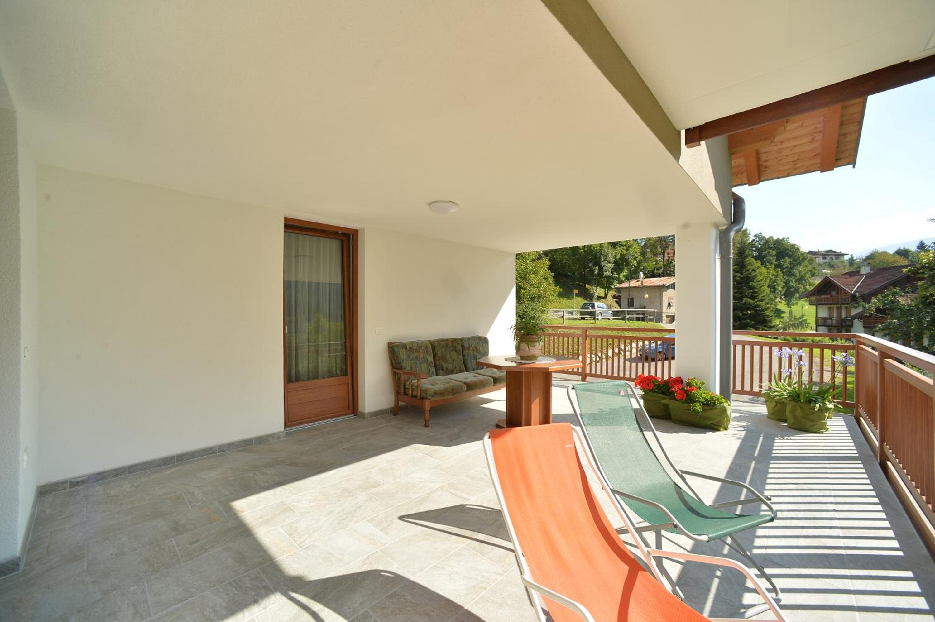One-Bedroom Apartment with Terrace photo 3