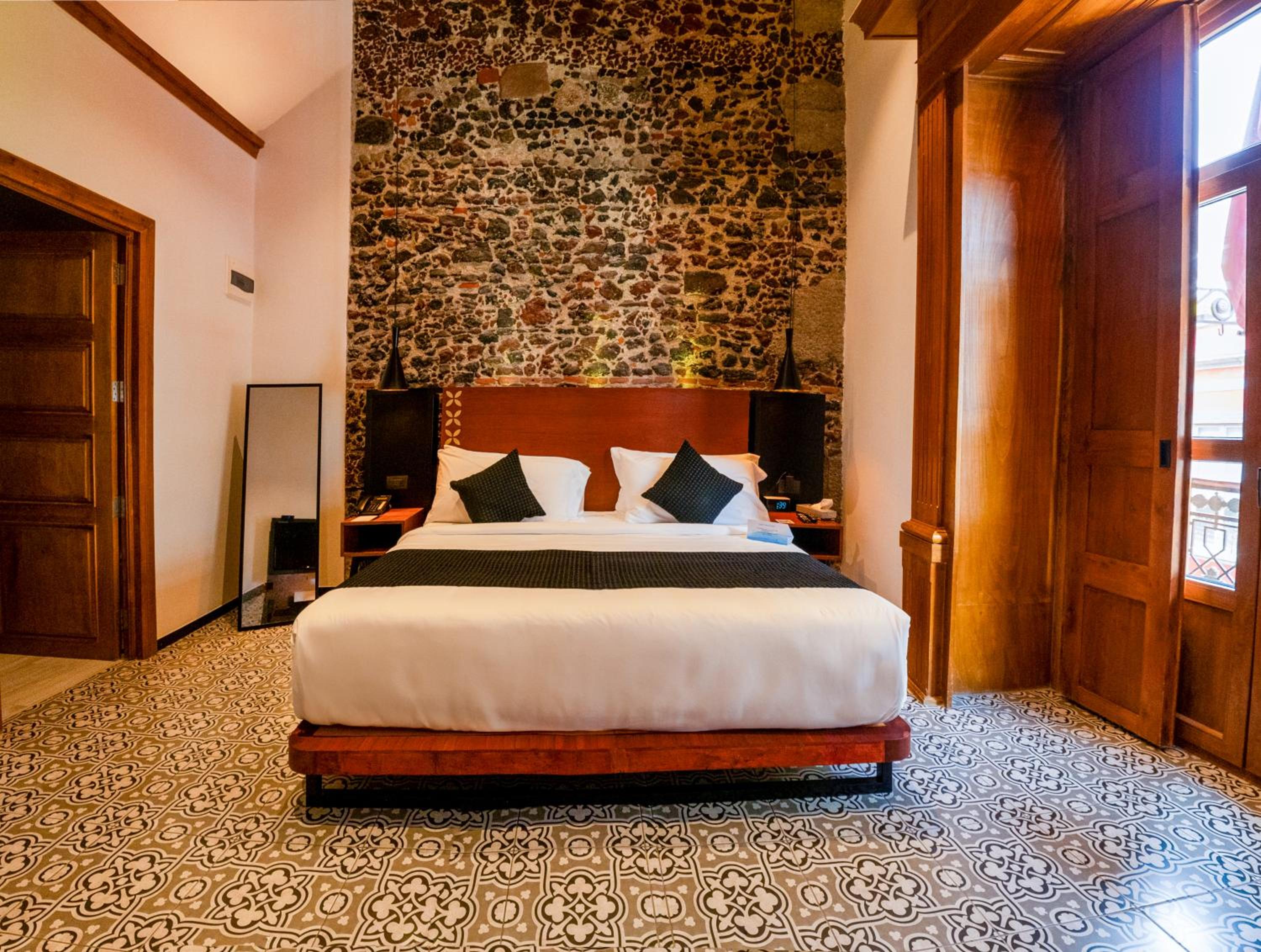Superior Suite - Photo 7