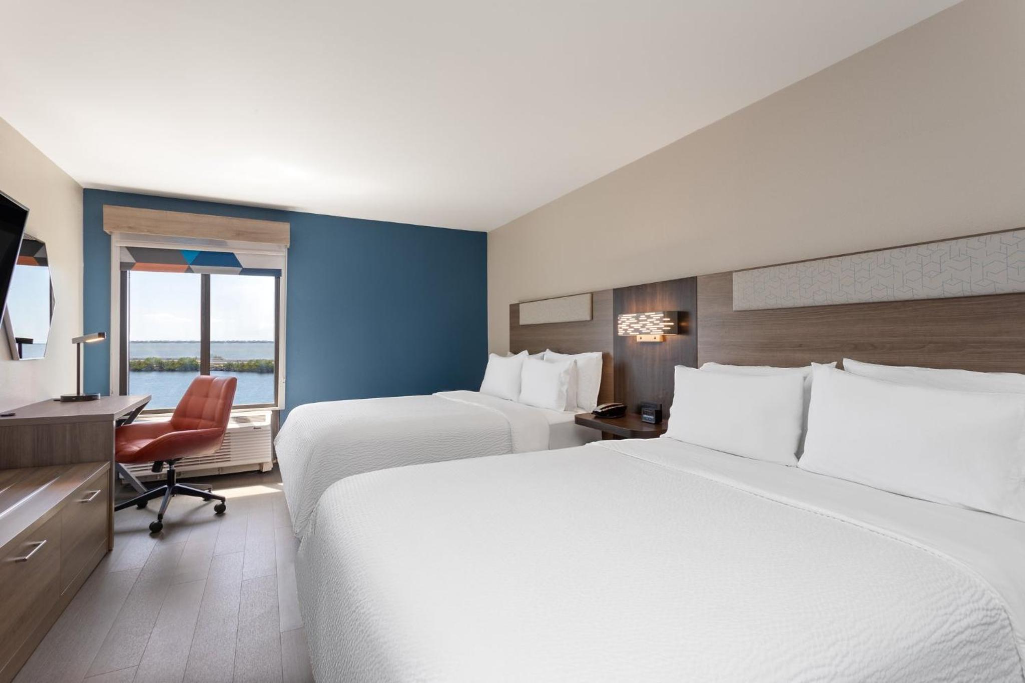 Bay View Twin Room - Photo 1