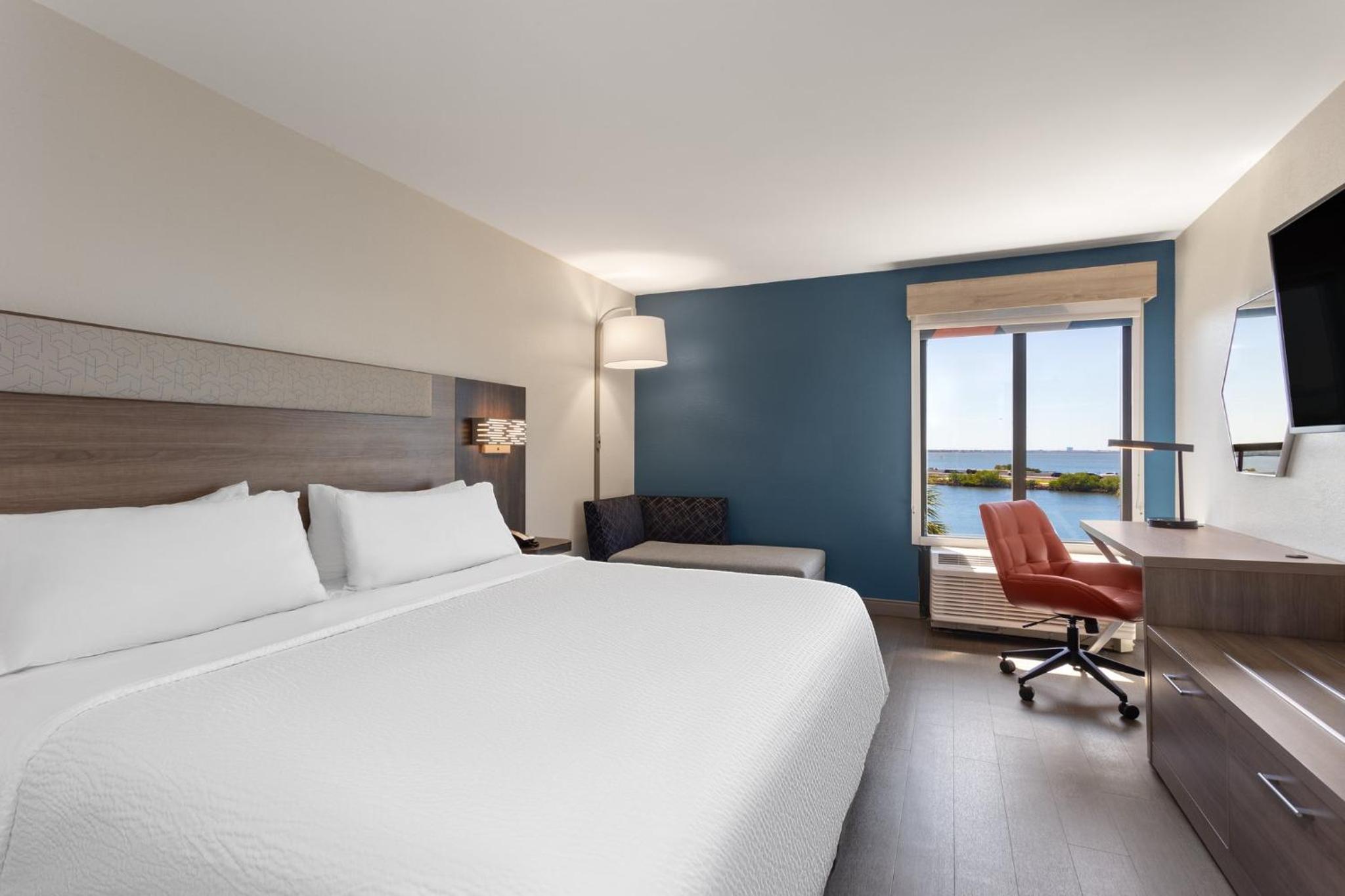 Standard King Room with Bay View  - Photo 1