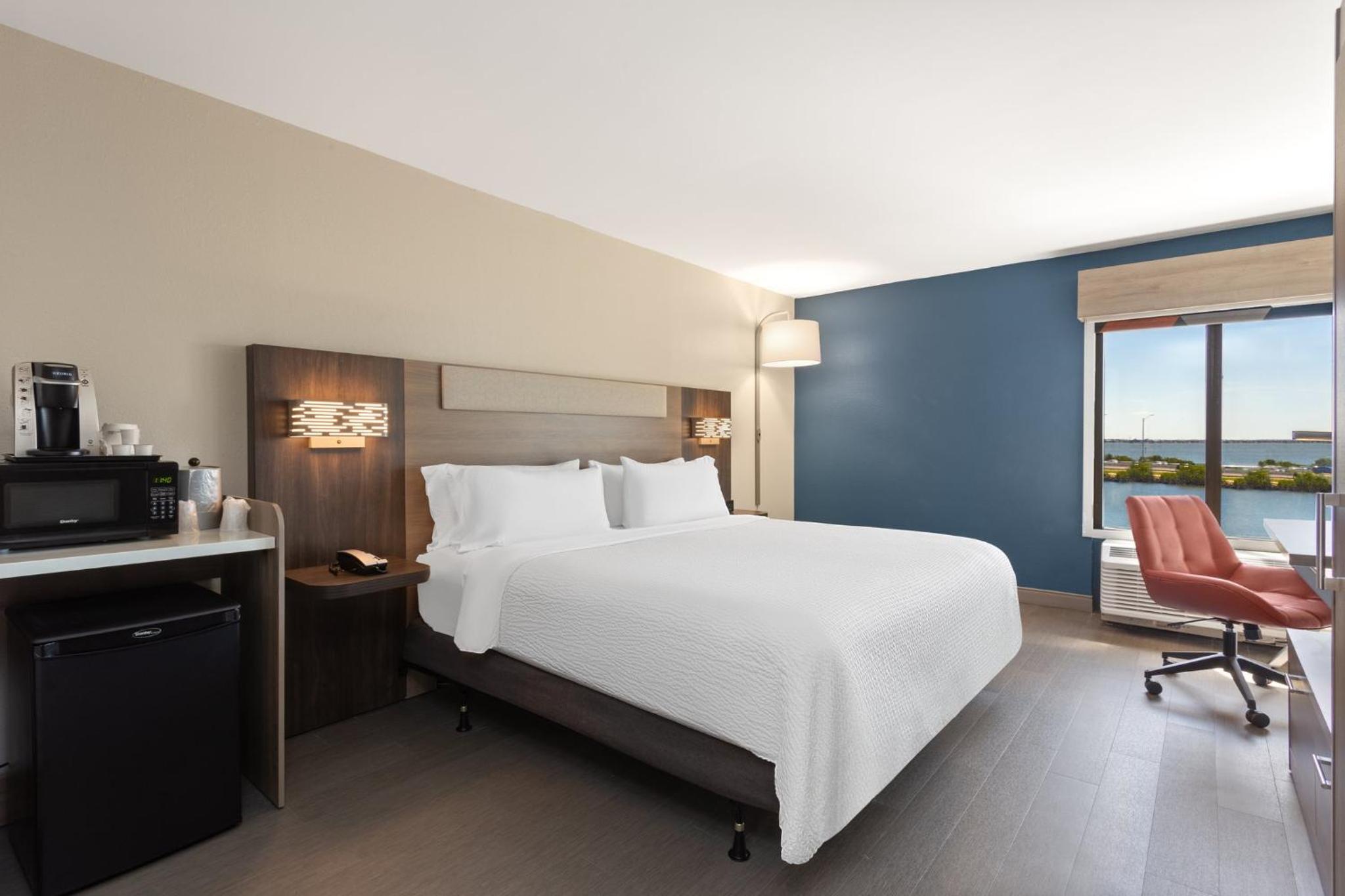 King Room - Mobility Access/Hearing Accessible - Photo 1