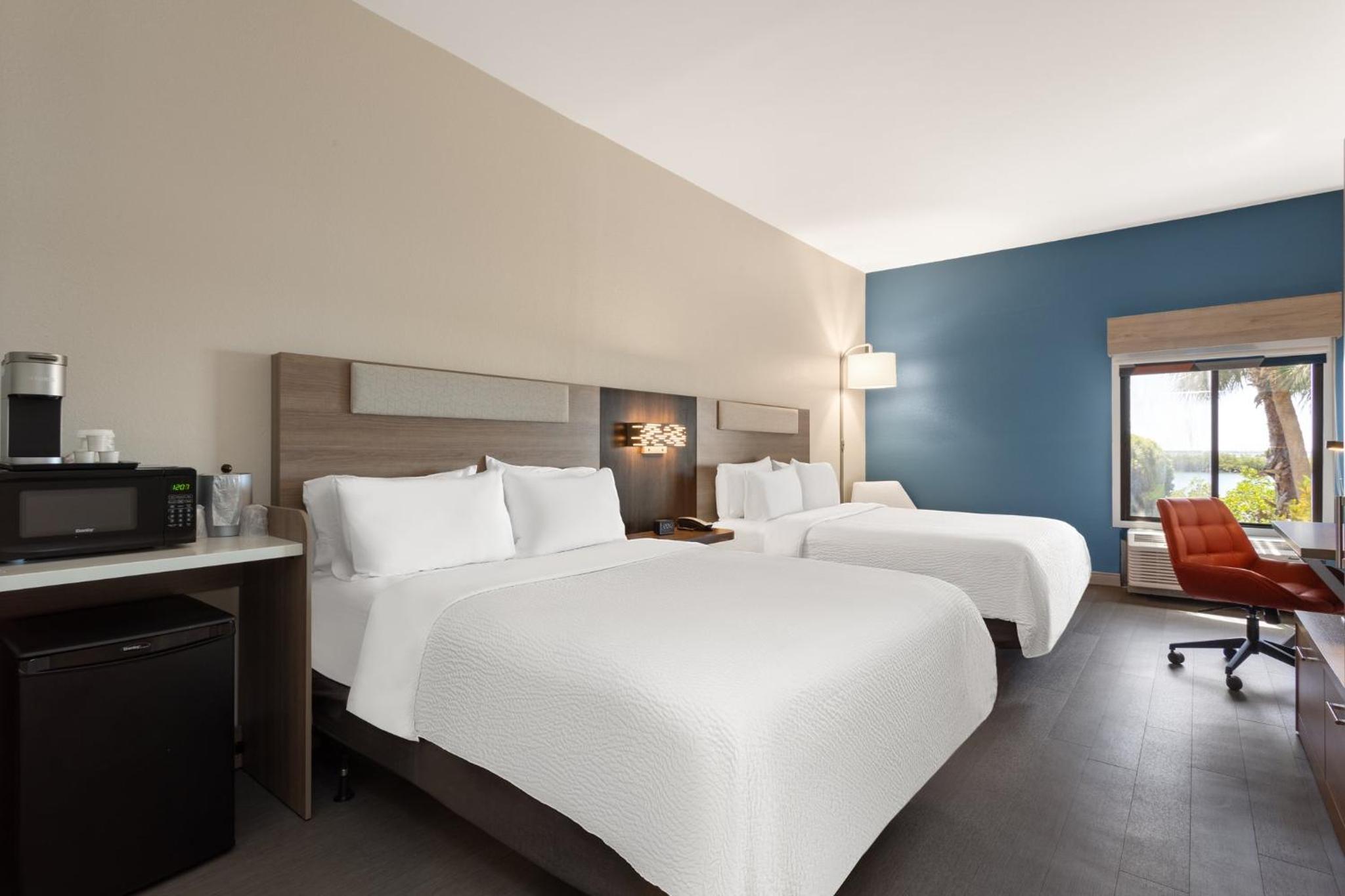 Bay View Twin Room - Photo 2
