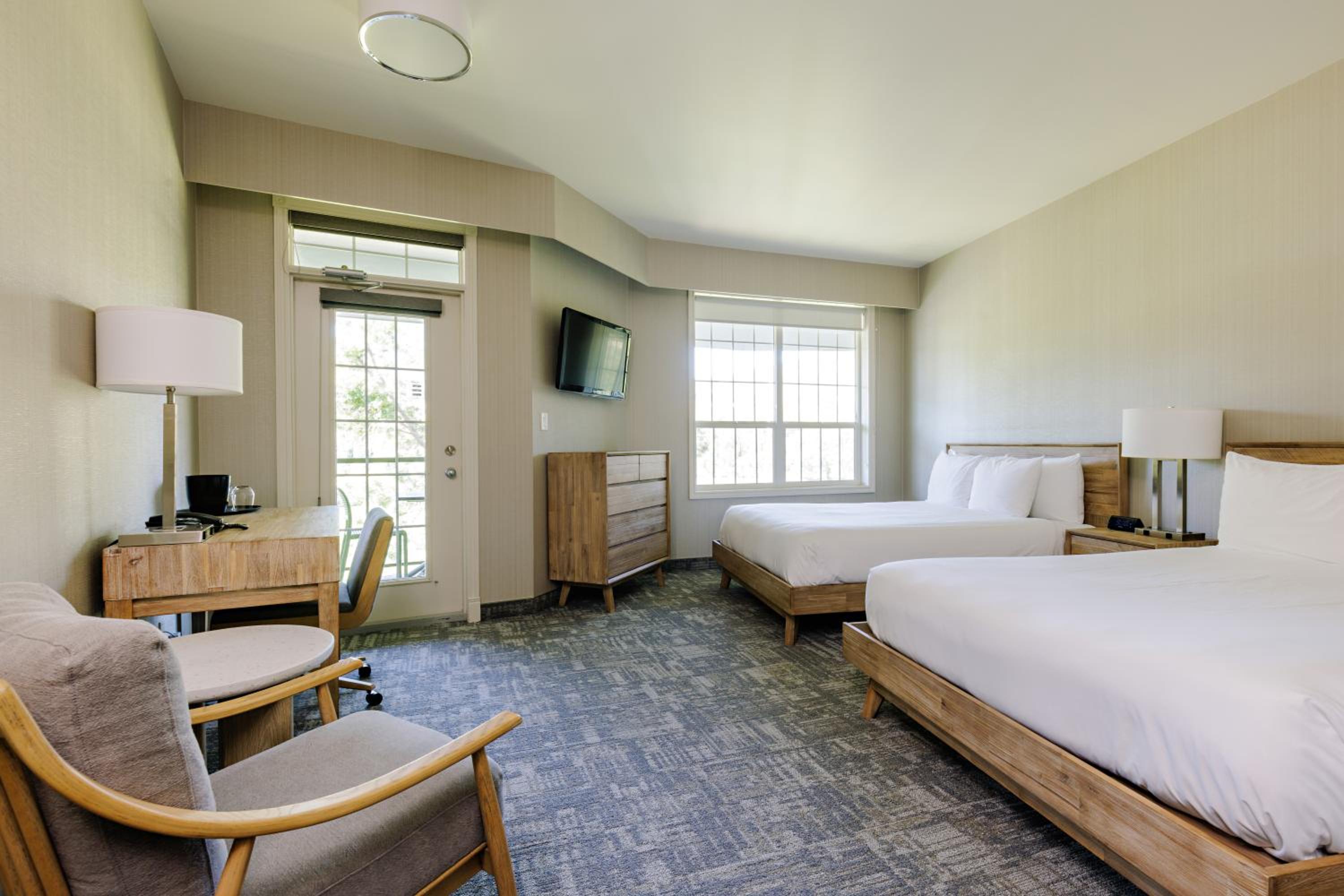 Queen Room with Two Queen Beds/Upper Level with Balcony - Tower Building, Non-Smoking - Photo 1