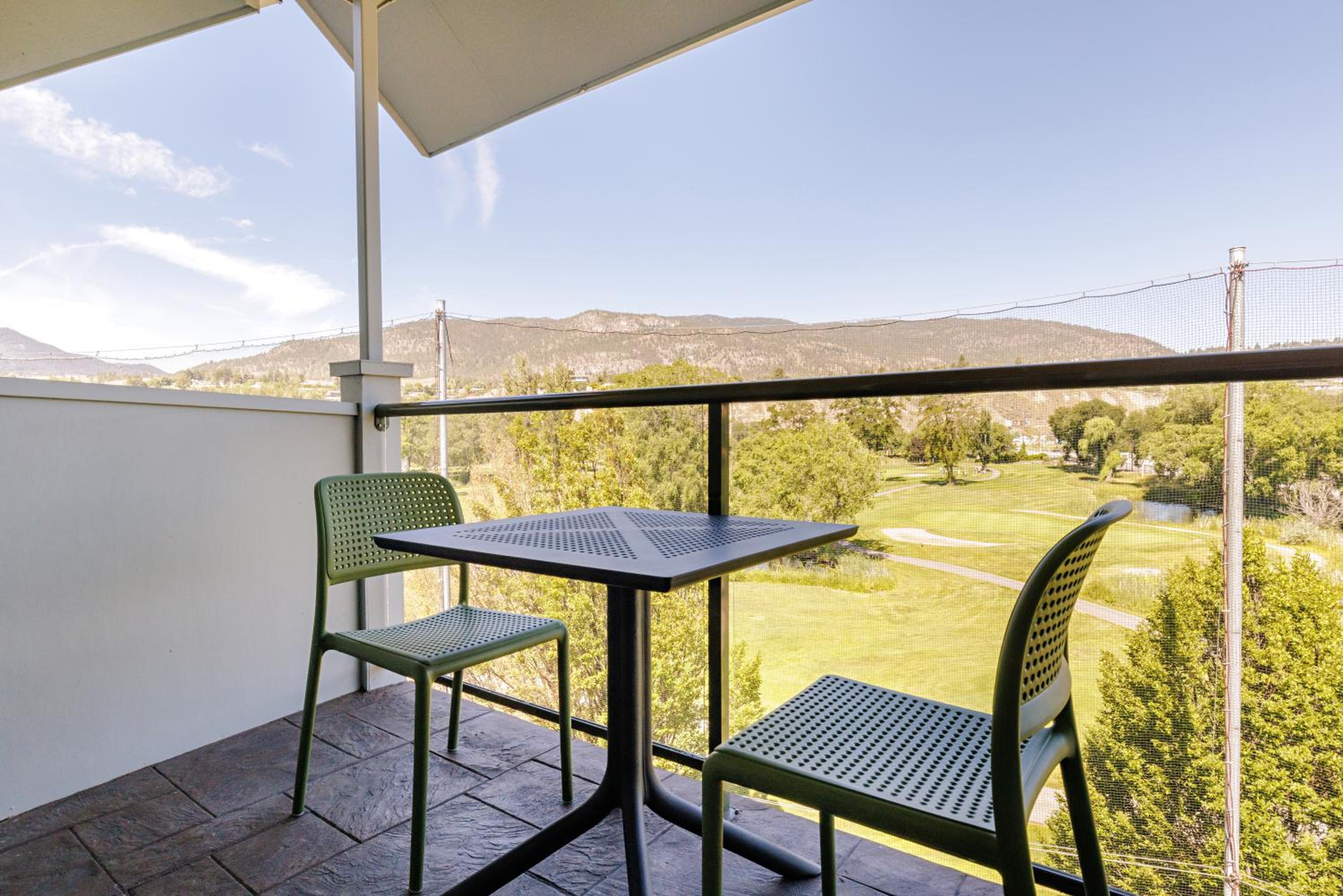 One-Bedroom Queen Suite with Balcony - Mobility Access/Non-Smoking - Photo 12