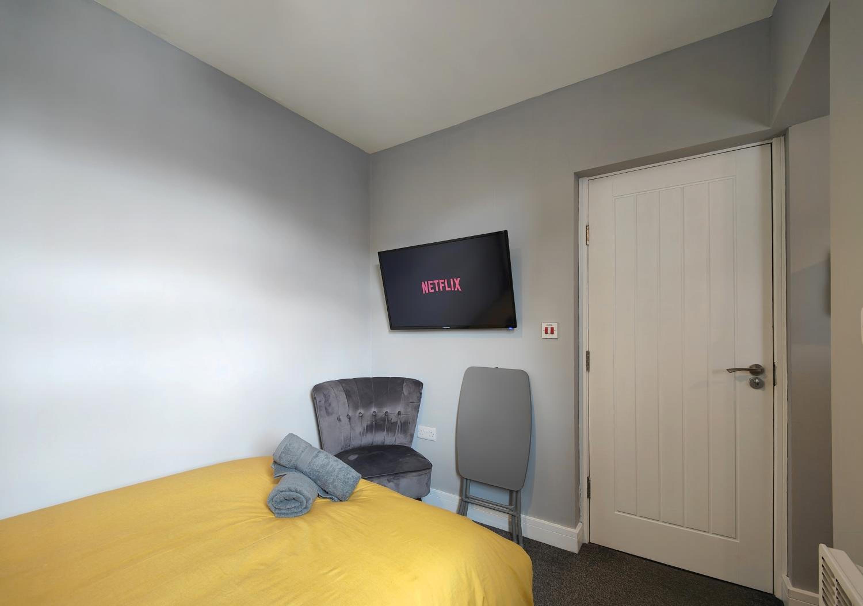 Apartment photo 2