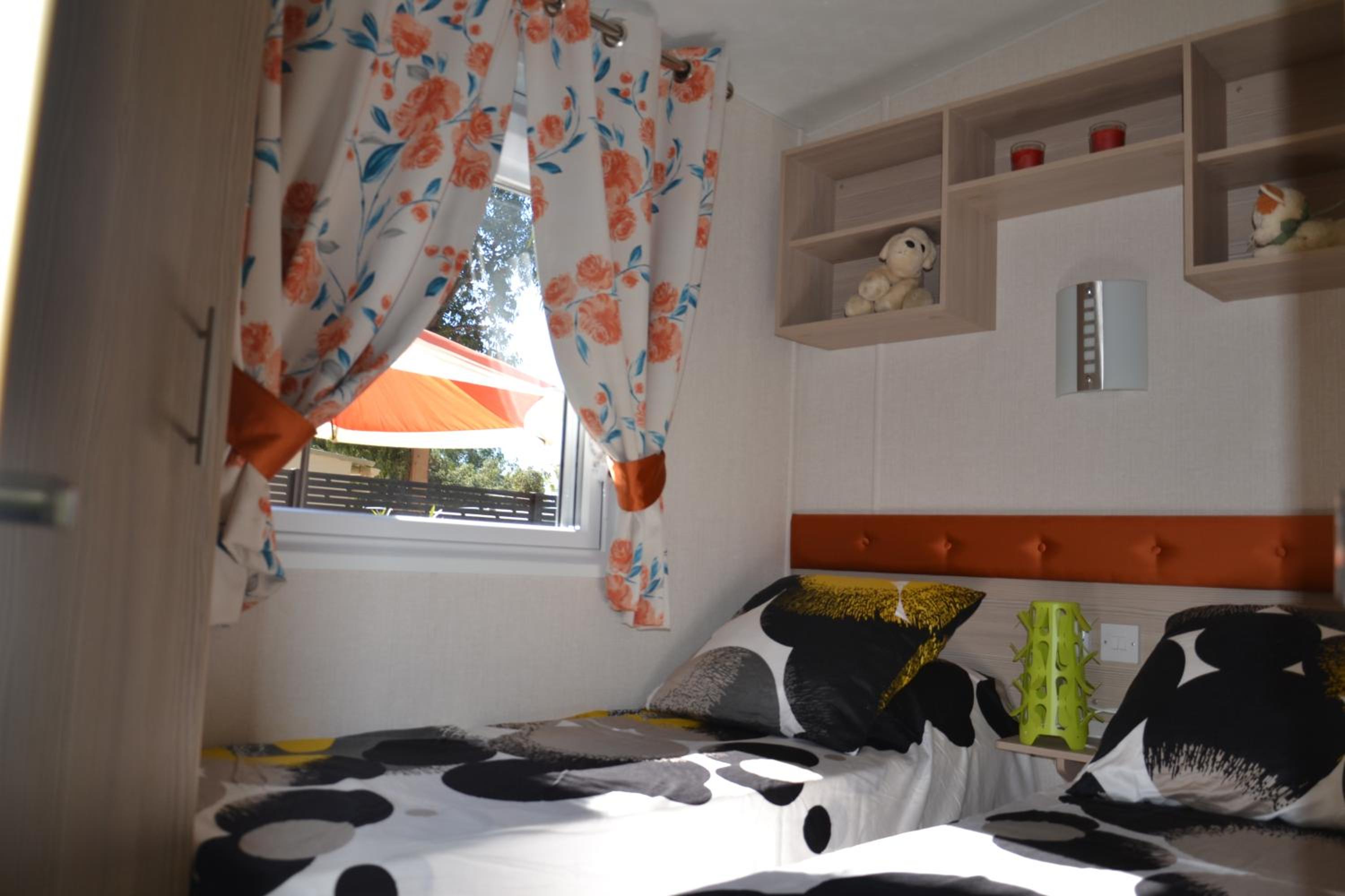Prestige 3-Bedroom Mobile Home photo 3