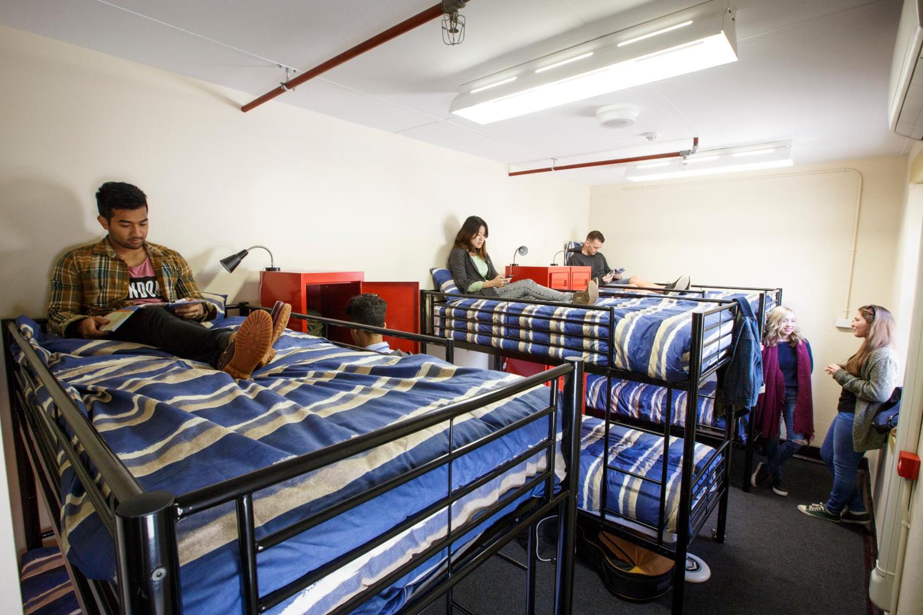 Bed in 6-Bed Male Dormitory Room photo 1