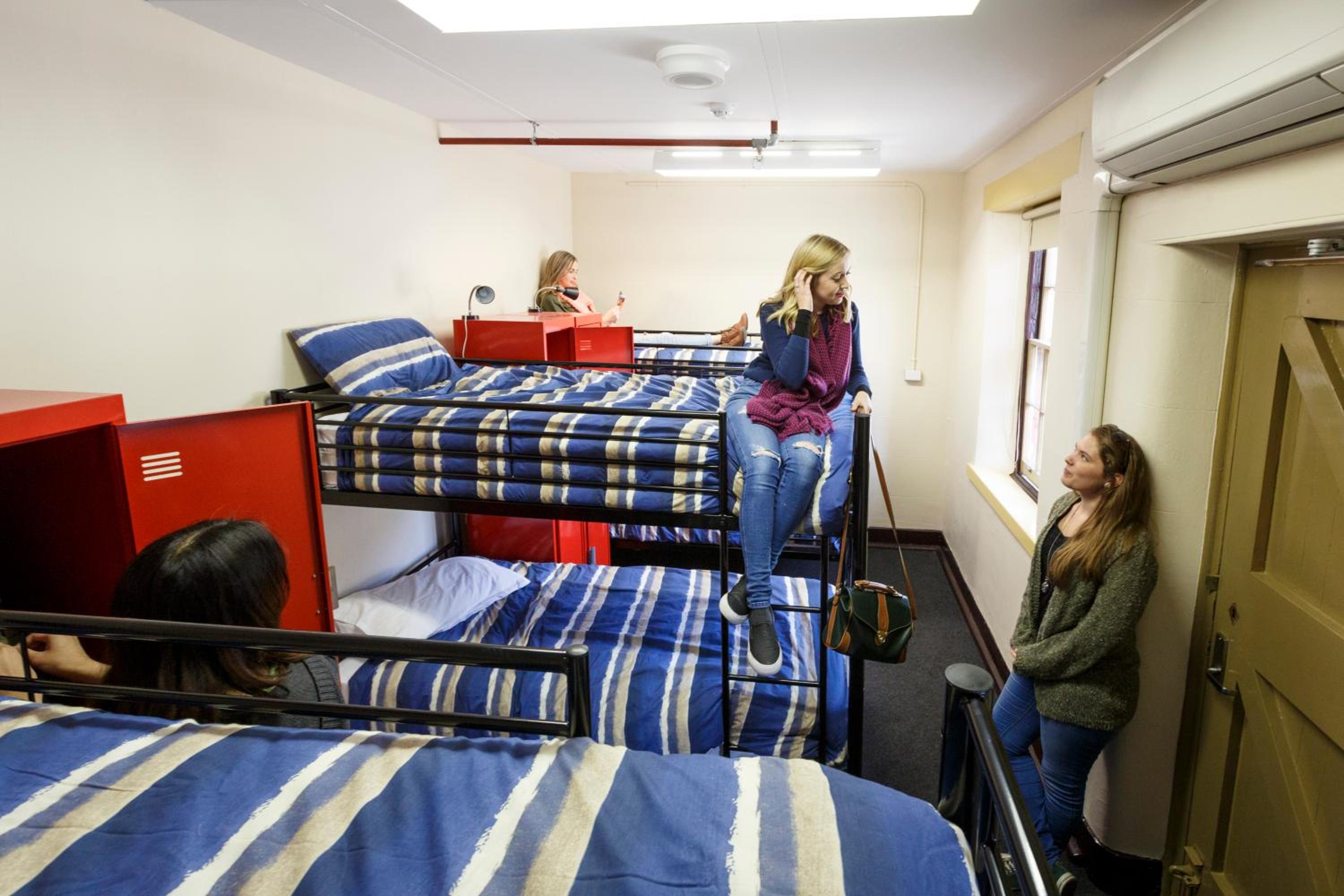 Bed in 6-Bed Male Dormitory Room photo 2