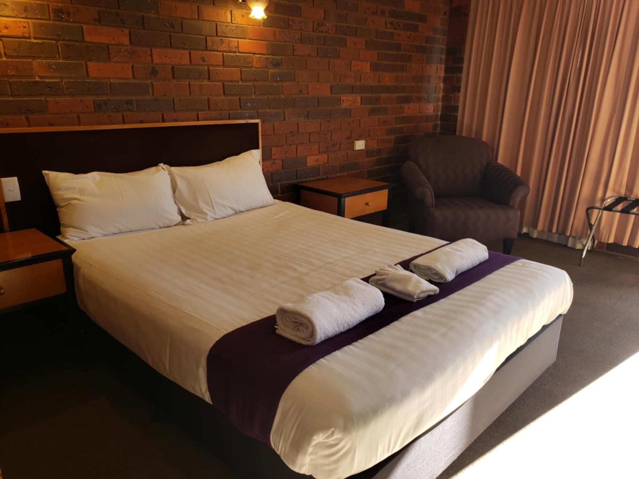 Standard Queen Room