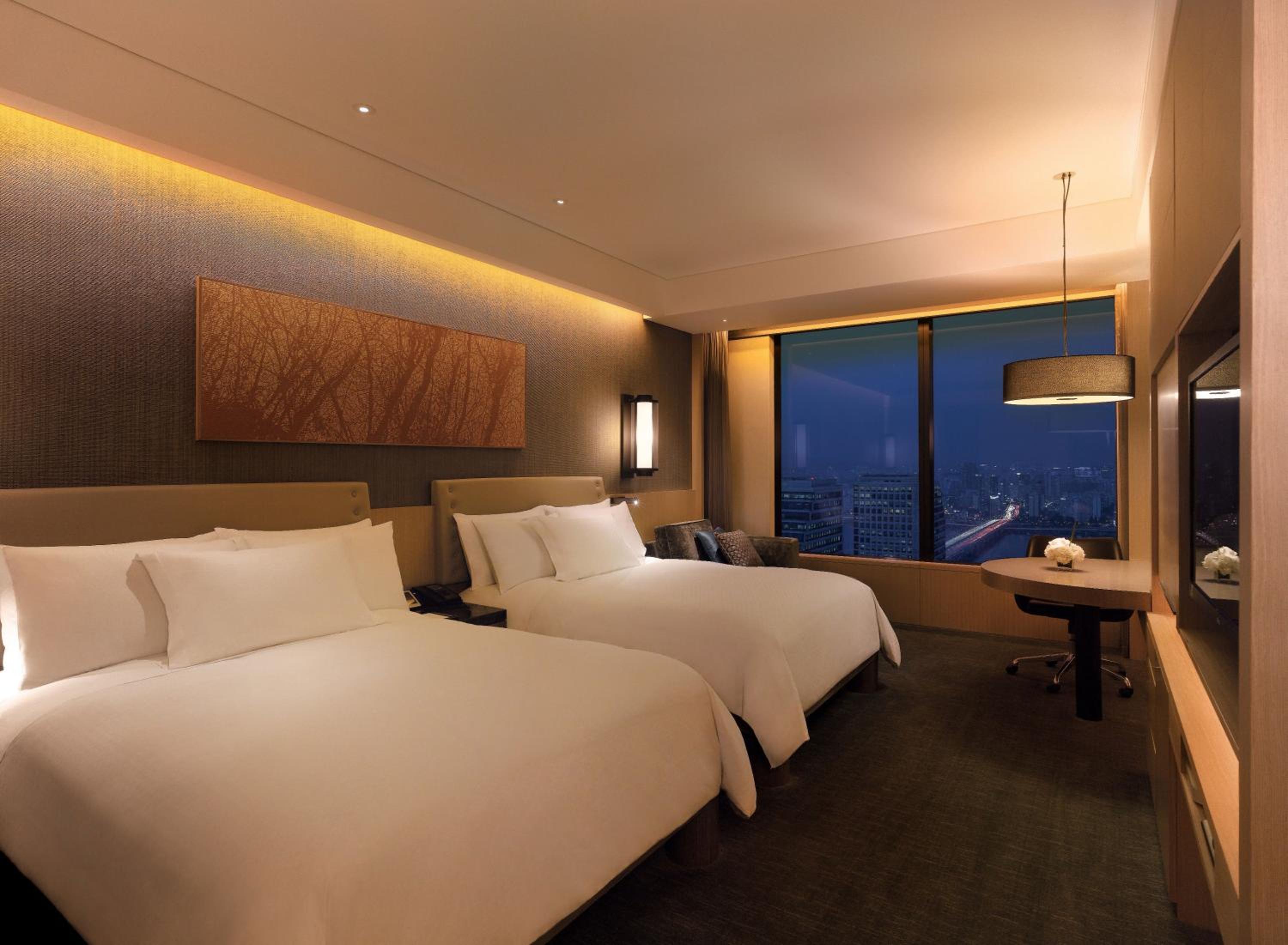 Queen Room with City View