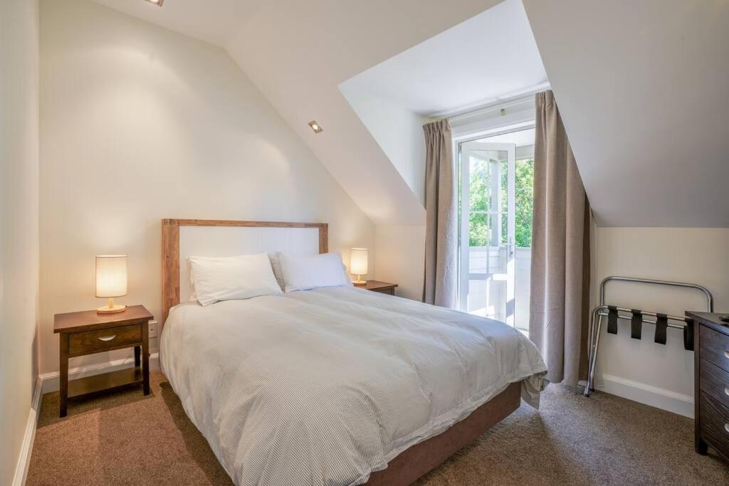Four-Bedroom House photo 3
