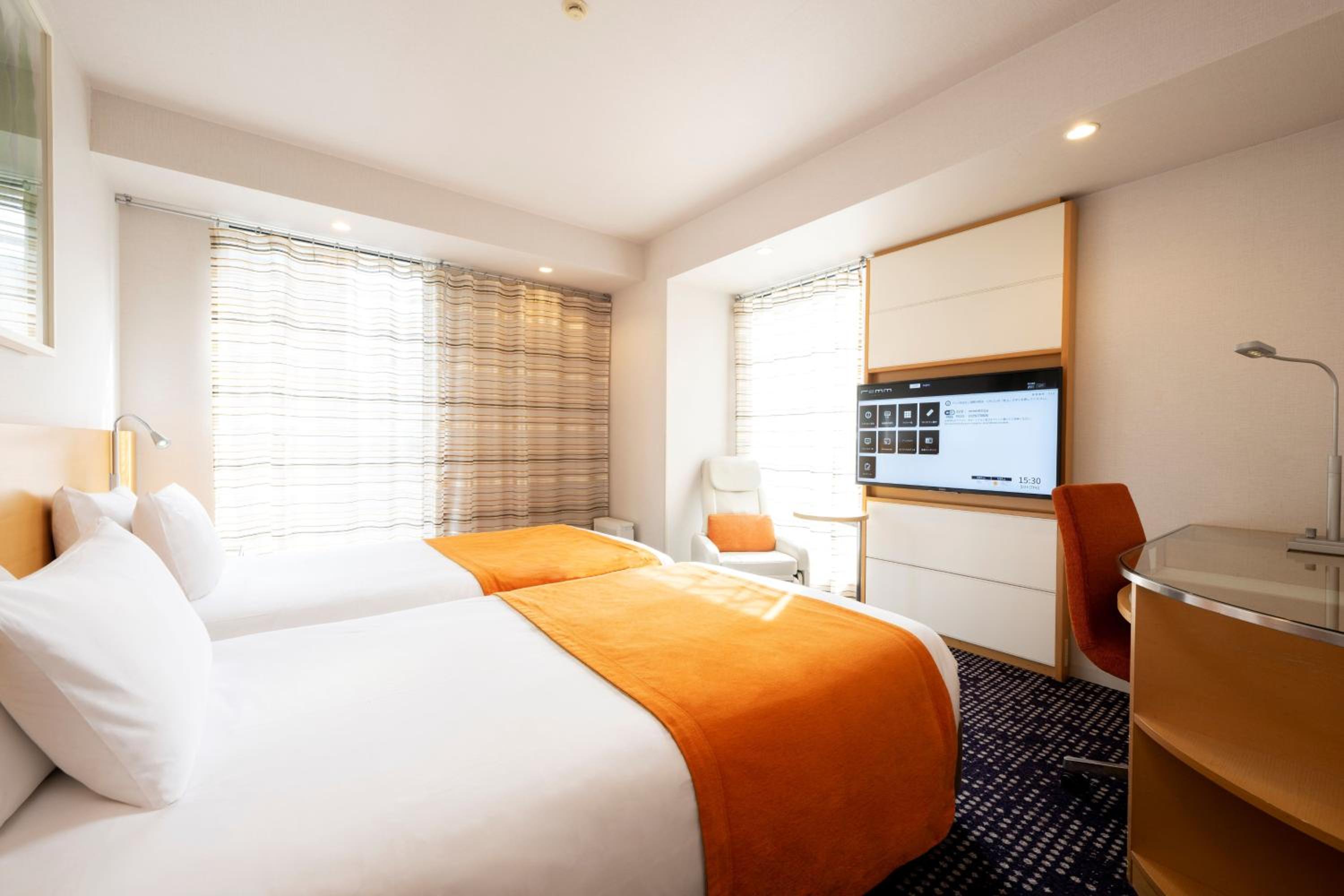 Twin Room - Non-Smoking photo 2
