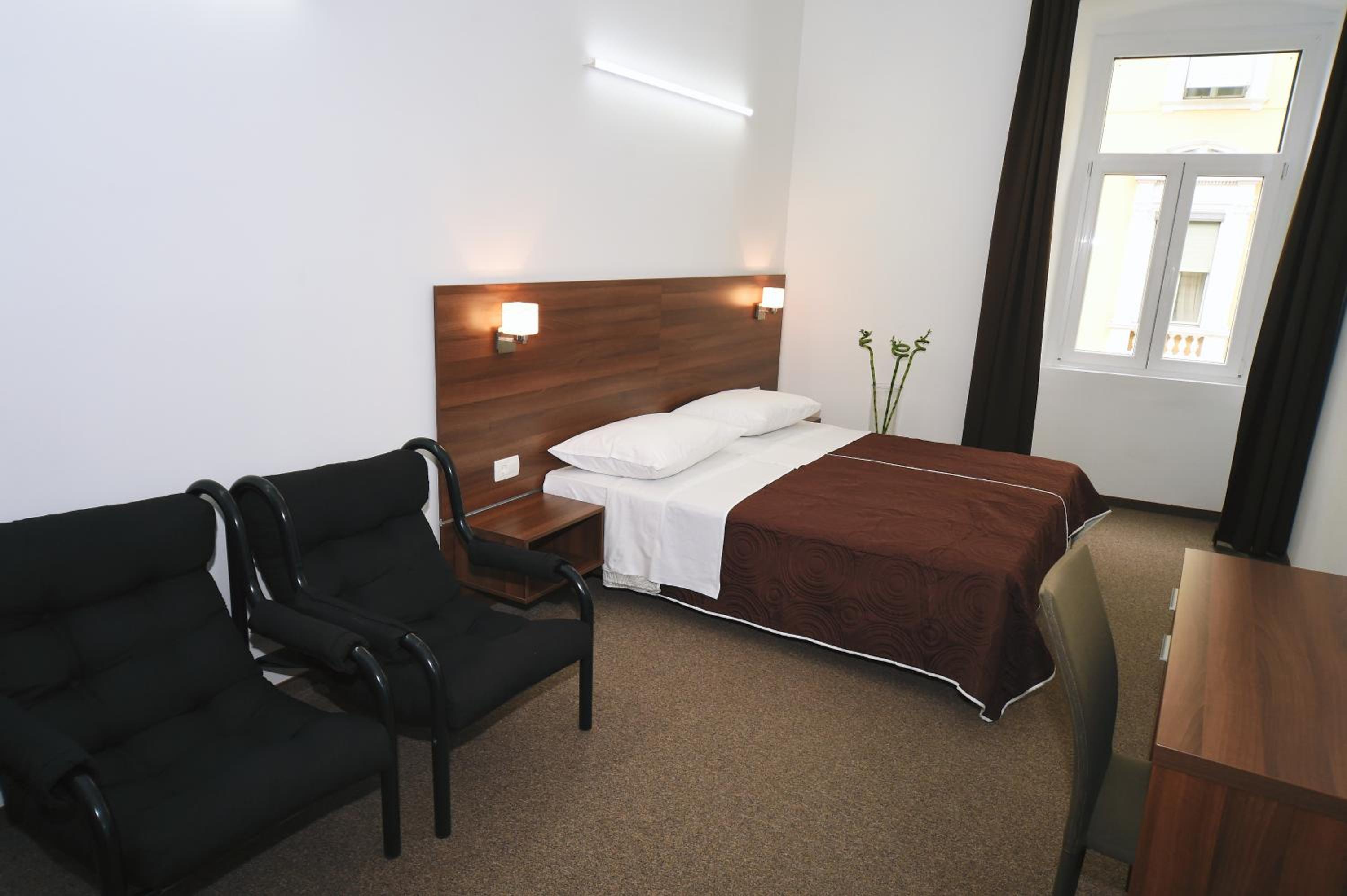 Quadruple Room - Photo 1