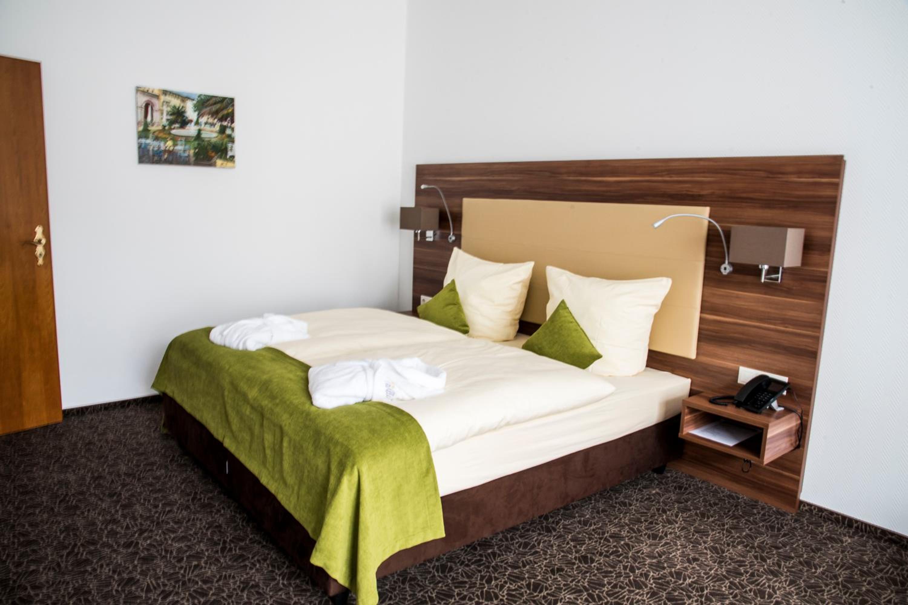 Junior Suite with Balcony - Photo 3