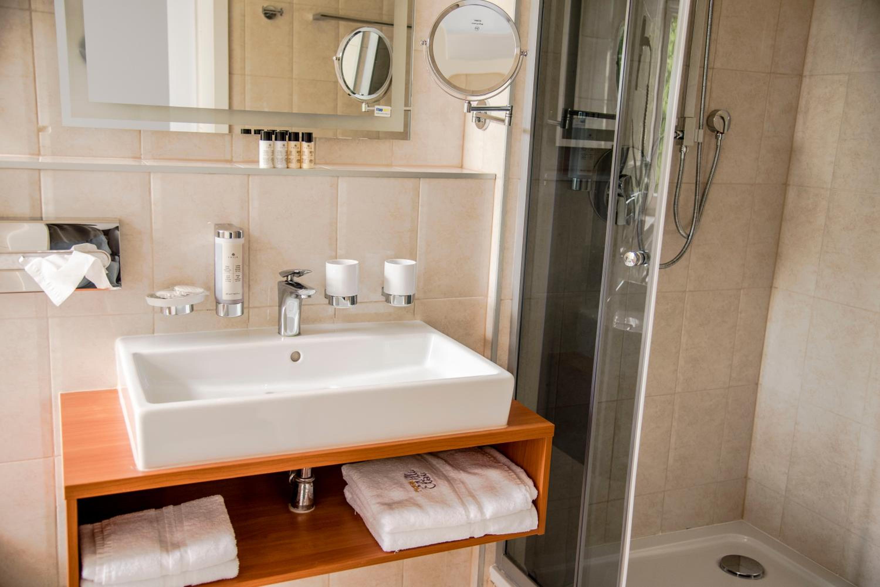 Junior Suite with Balcony - Photo 5