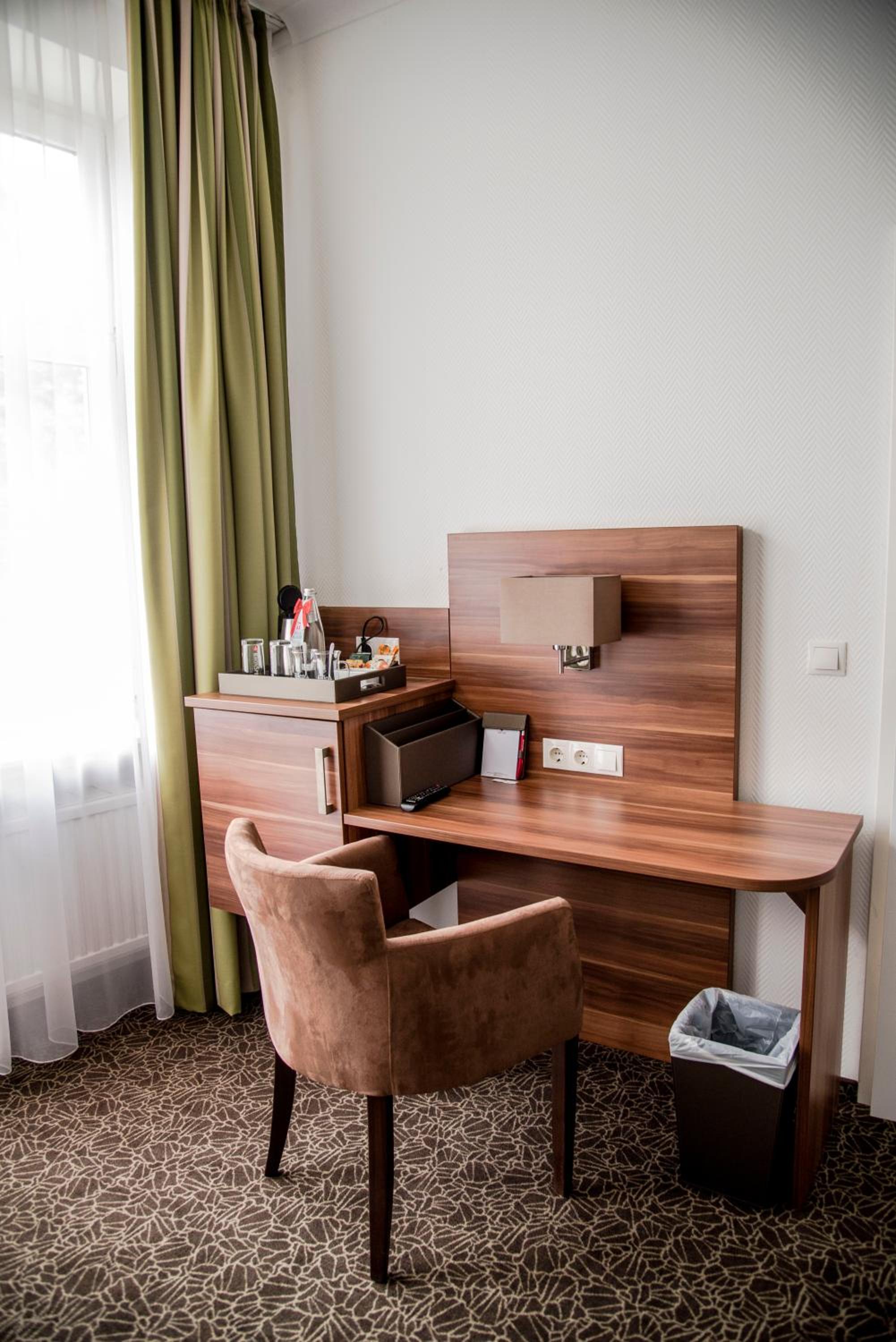 Junior Suite with Balcony - Photo 2