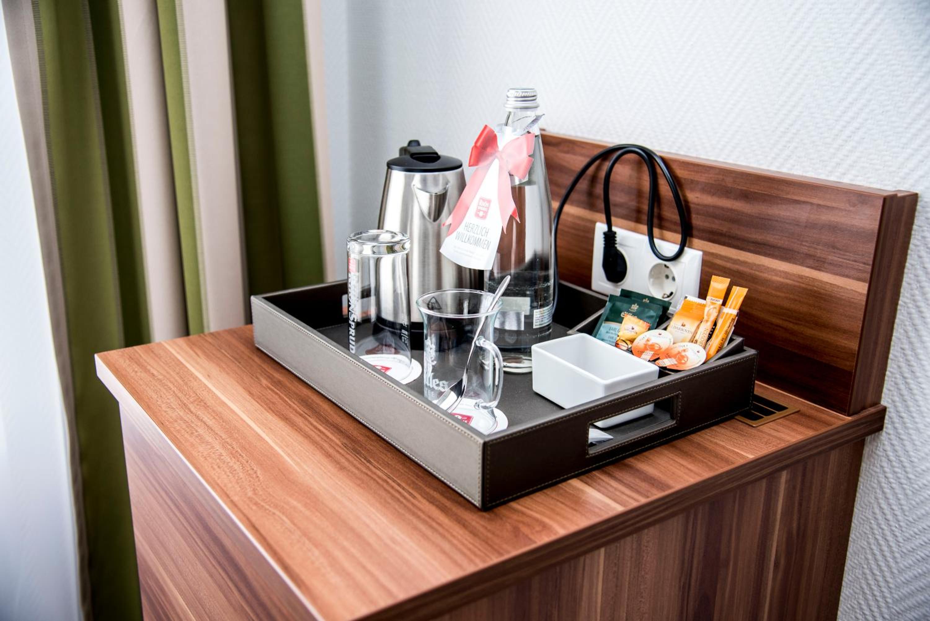 Junior Suite with Balcony - Photo 4