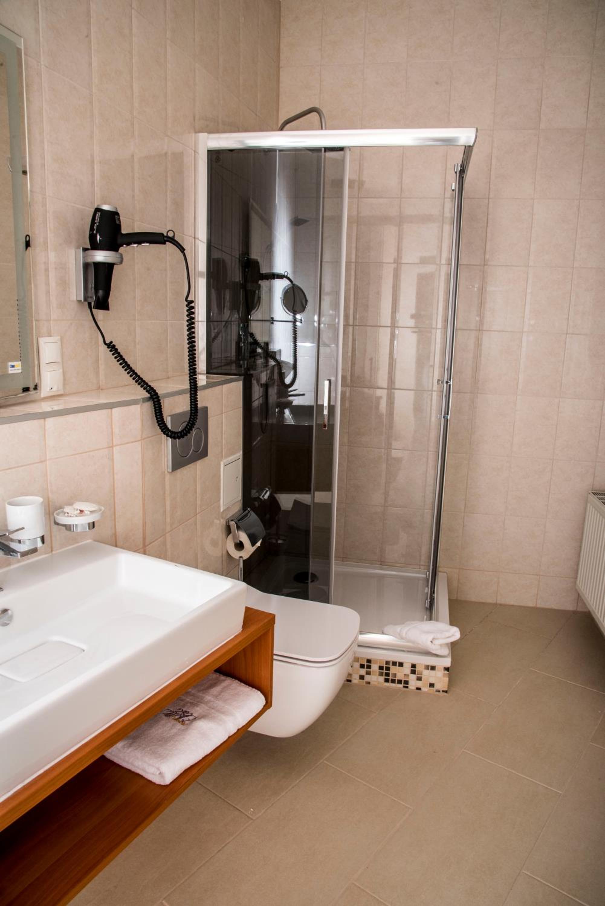 Suite - Photo 2