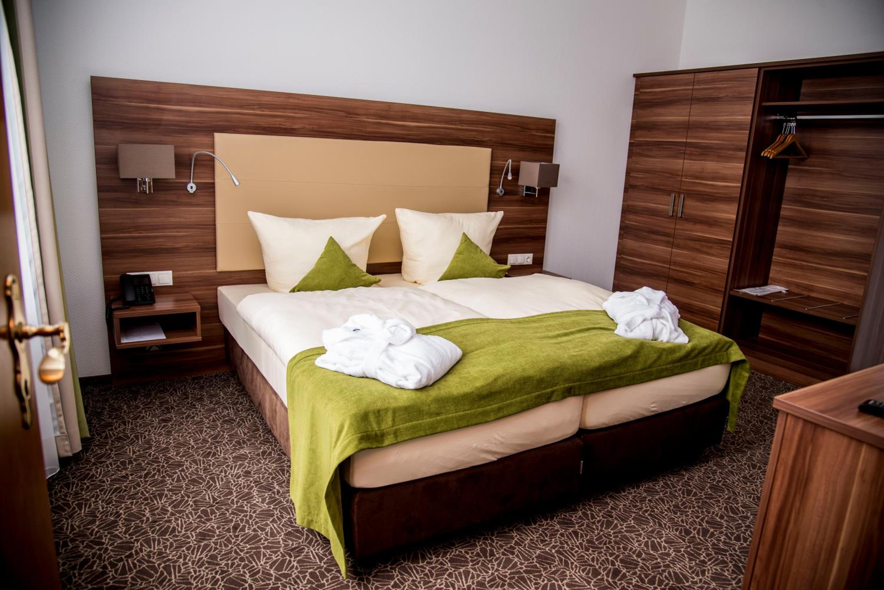 Suite - Photo 1