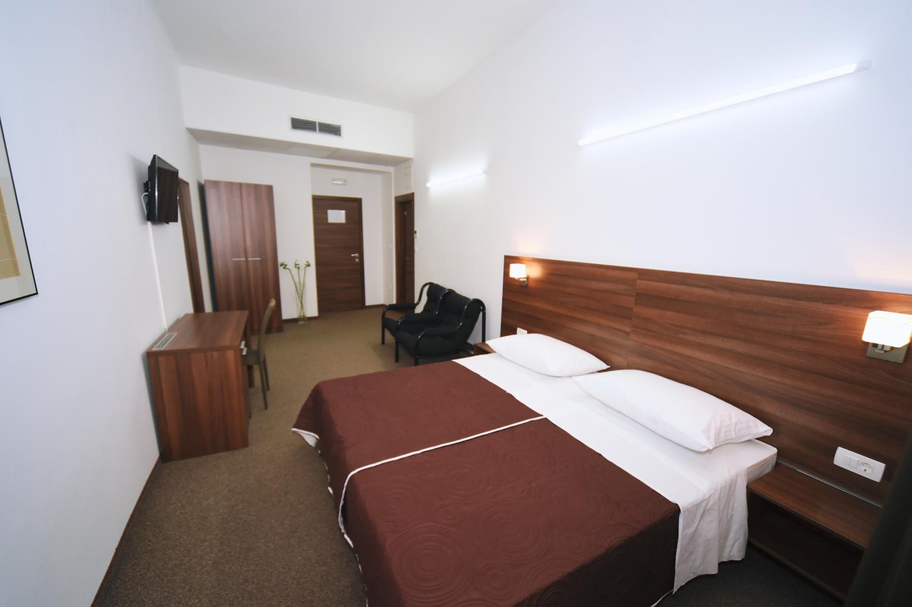 Quadruple Room - Photo 5