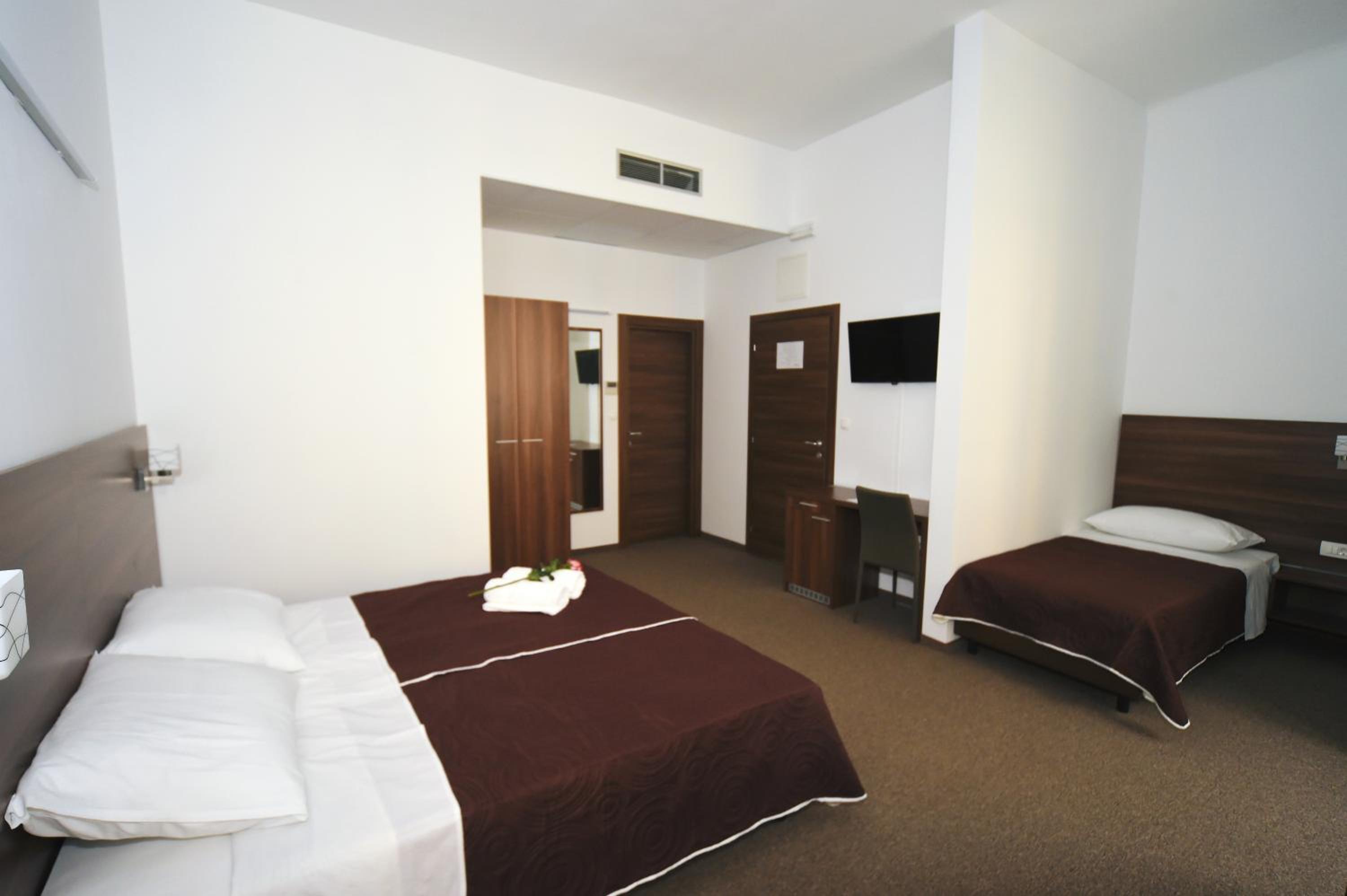 Standard Triple Room - Photo 1