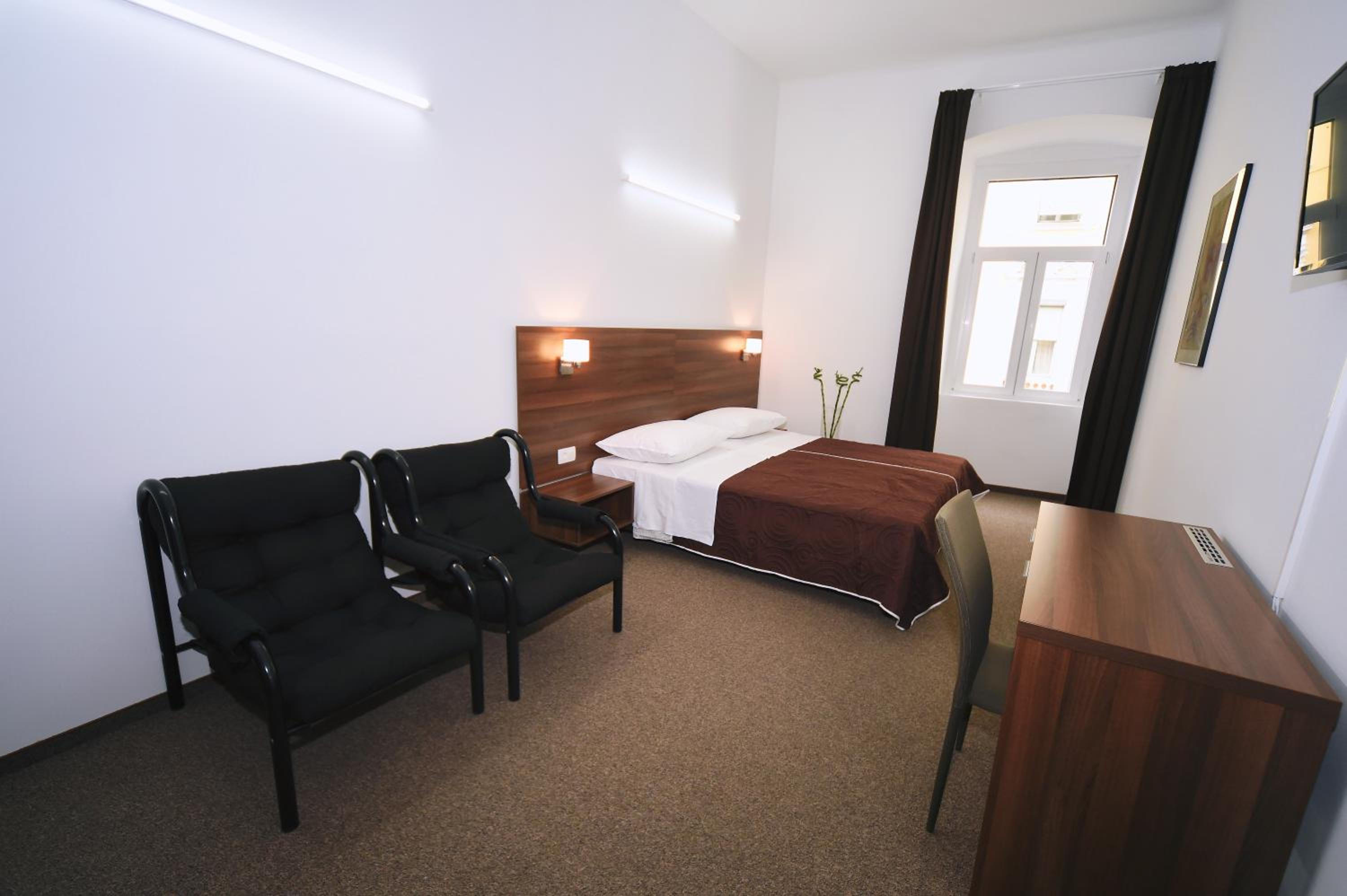 Quadruple Room - Photo 4