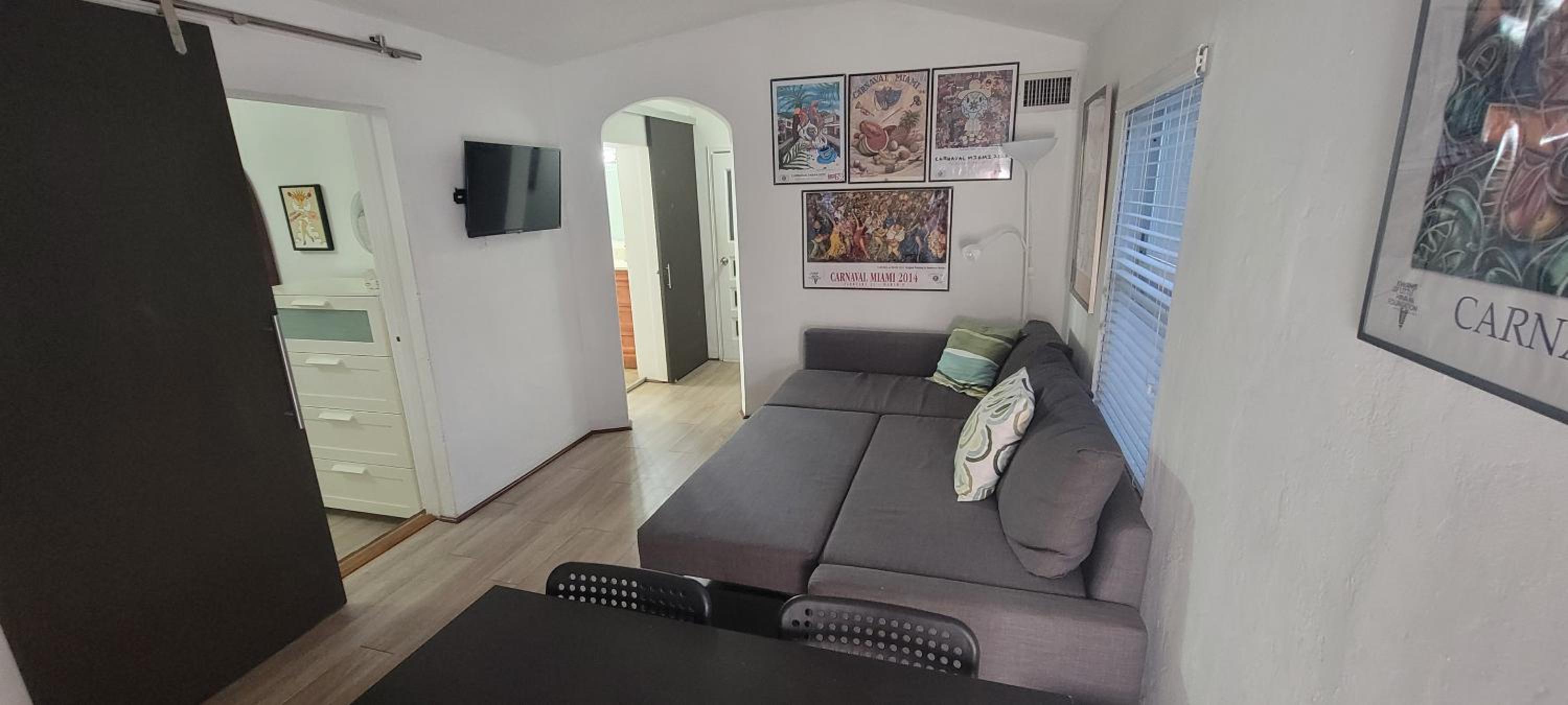One-Bedroom Apartment photo 1