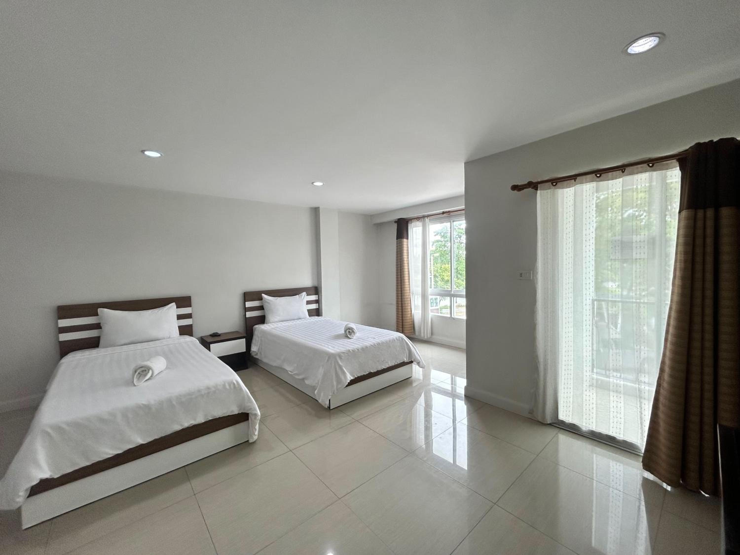 Standard Twin Room - Photo 1