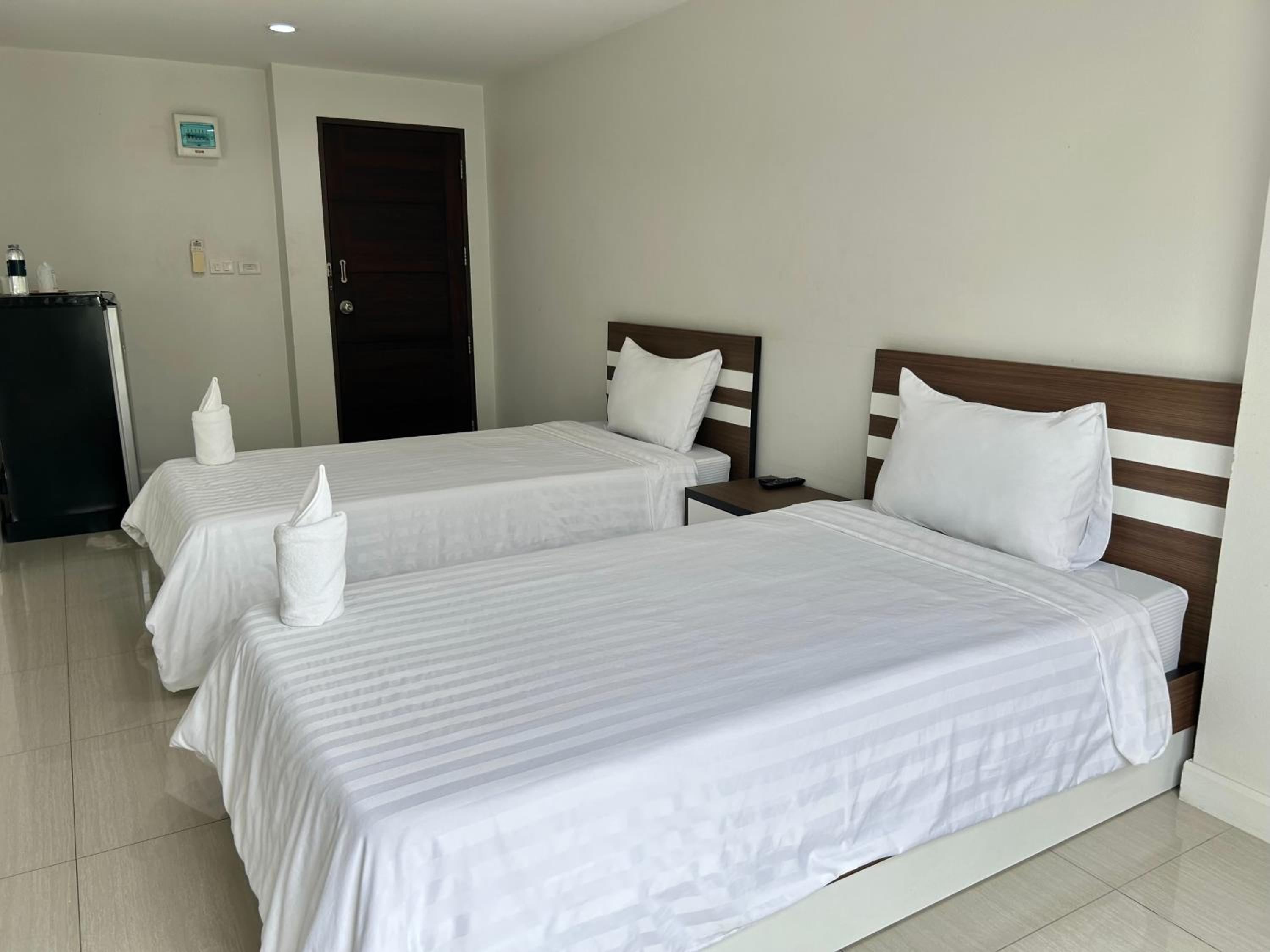Standard Twin Room - Photo 6