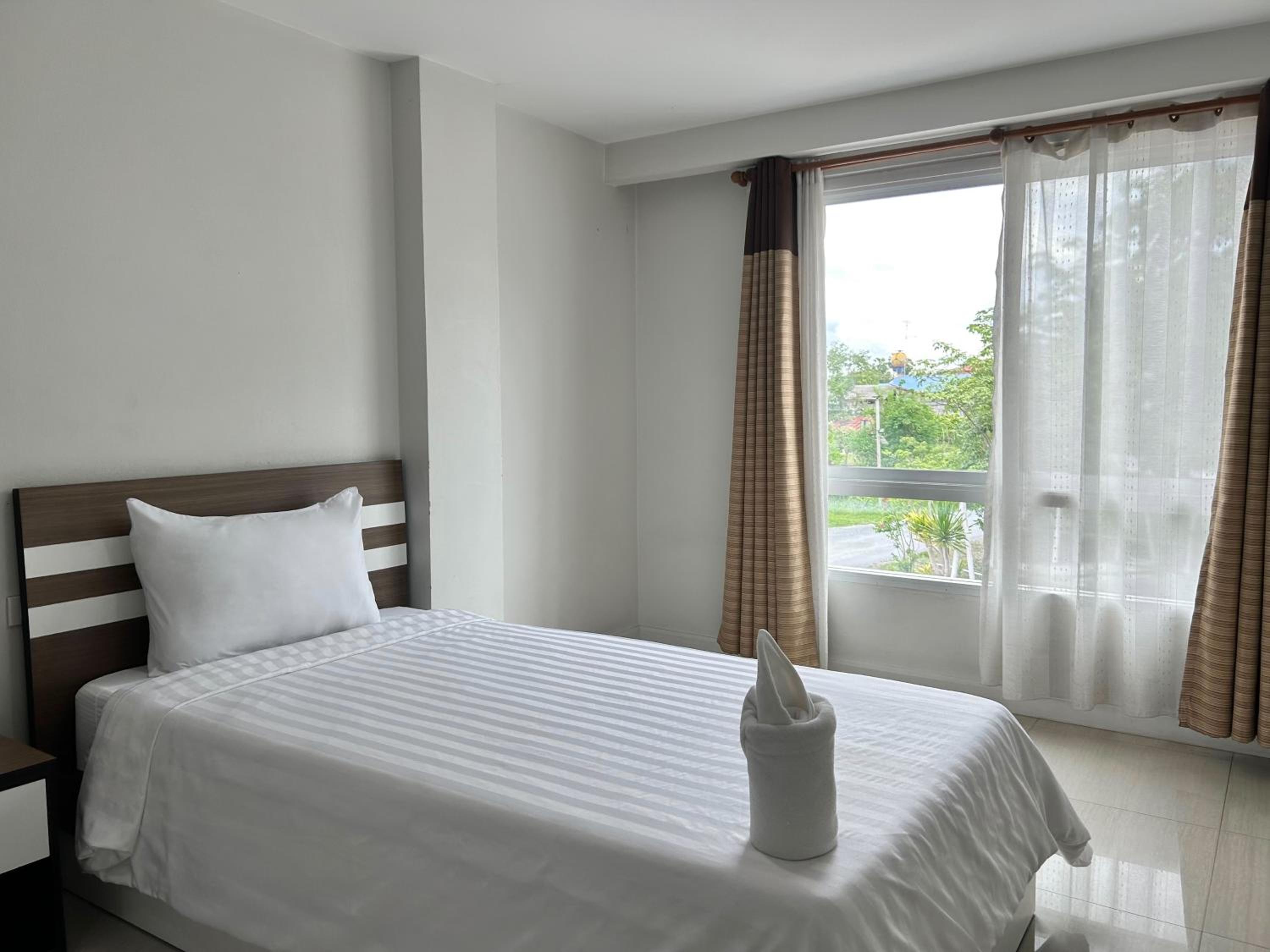 Standard Twin Room - Photo 4
