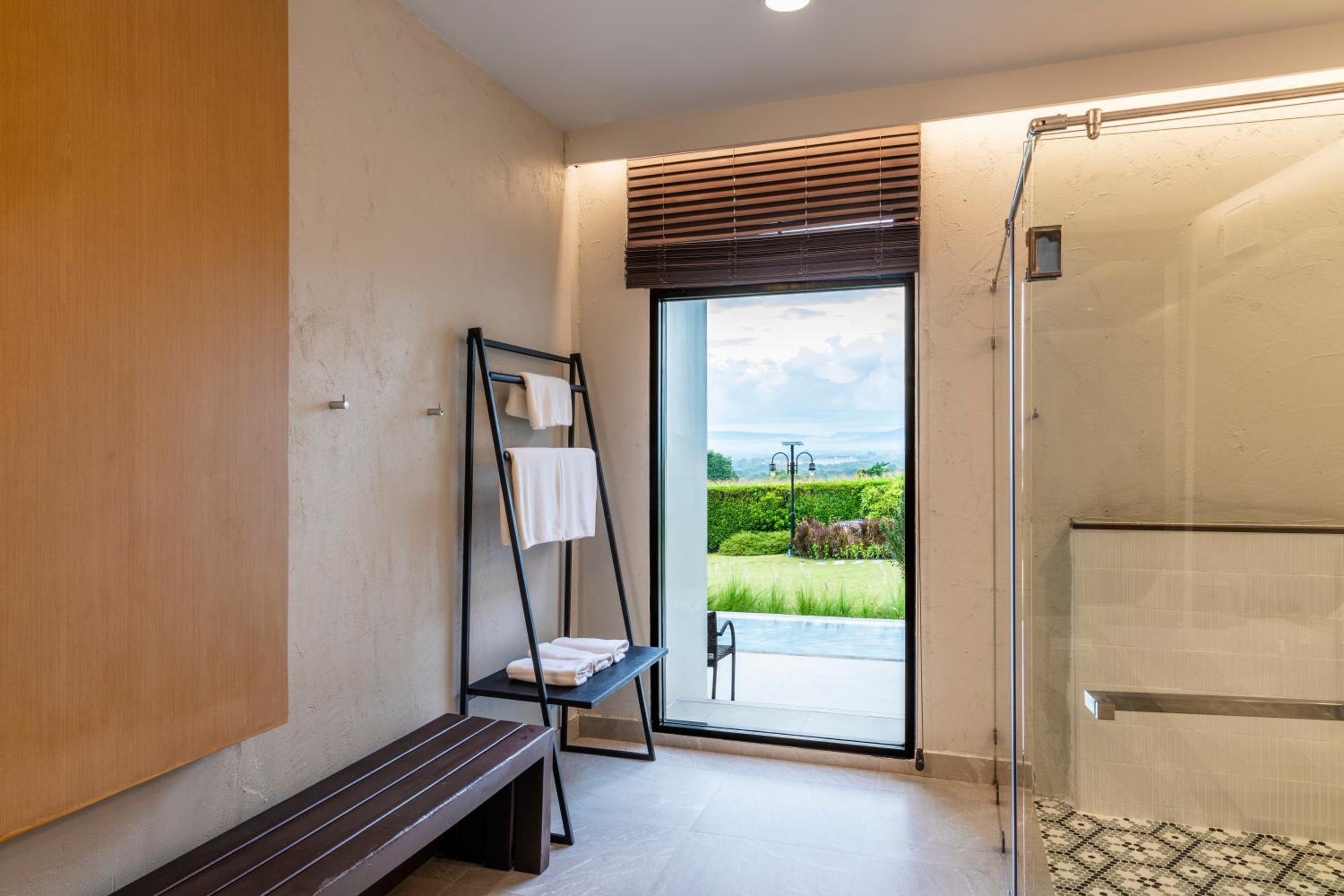 Pool villa with Temperature-Controlled Pool photo 2