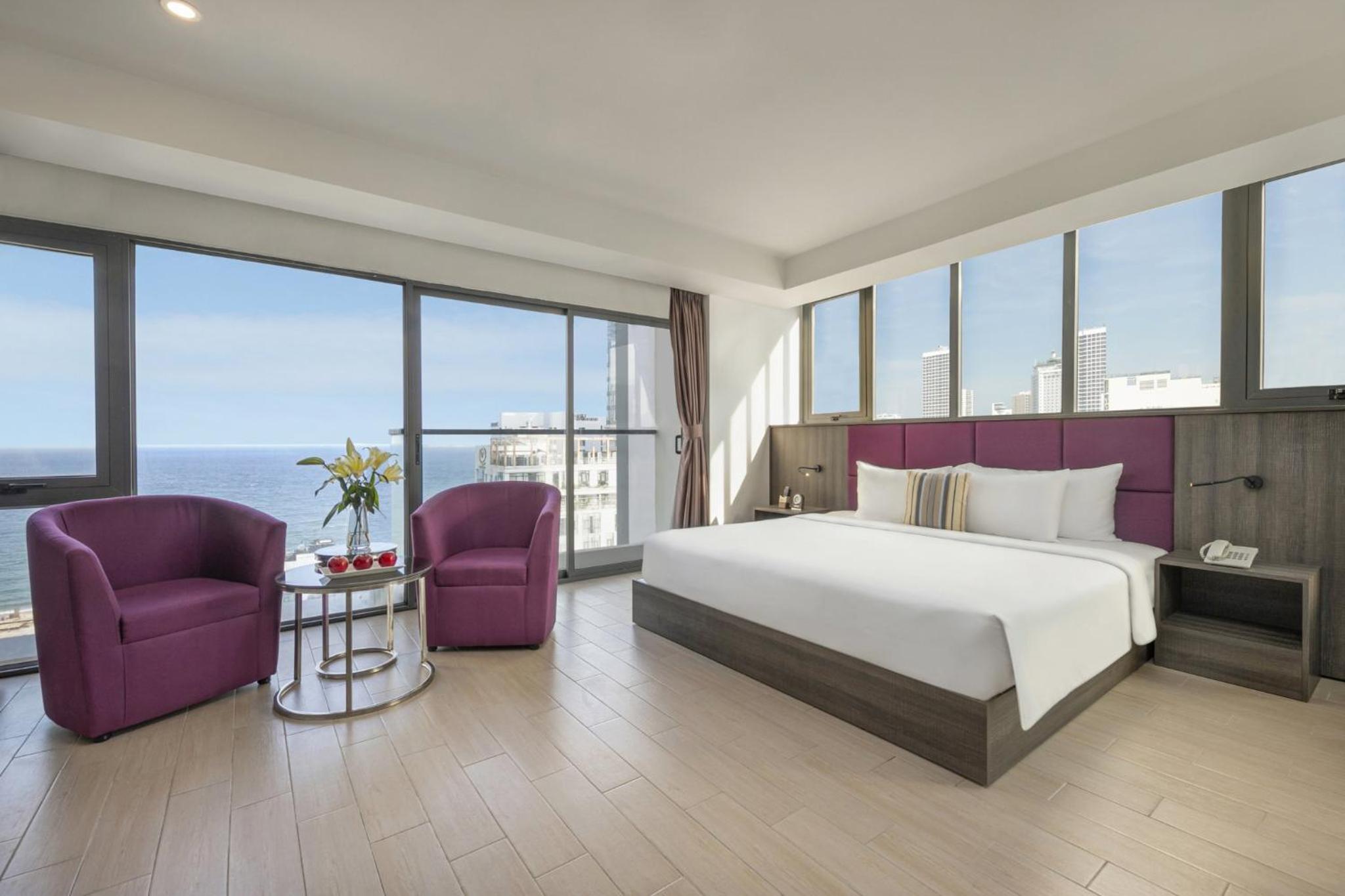 Executive Sea View with Balcony and Bathtub