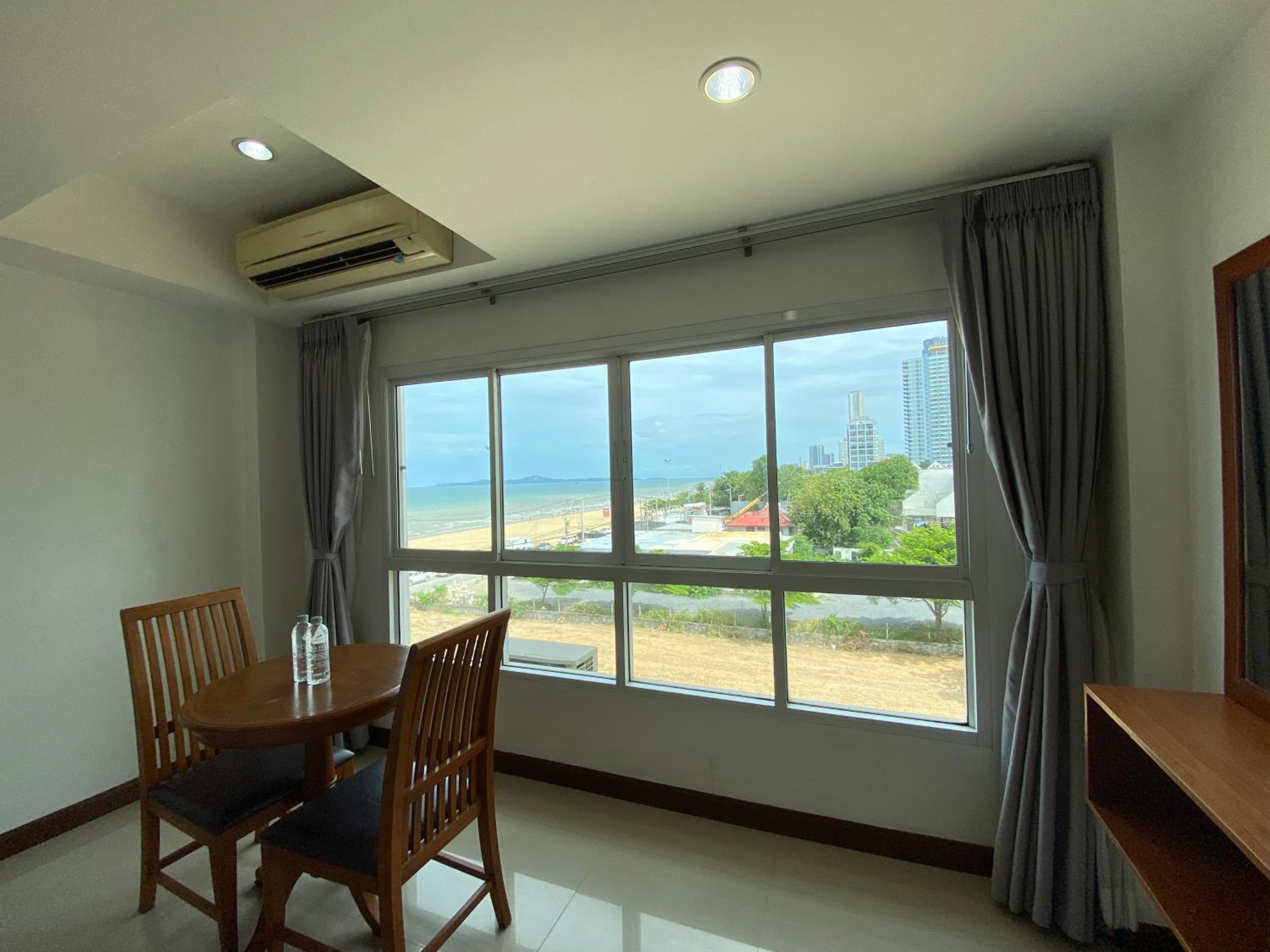 Standard Twin Room with Sea View