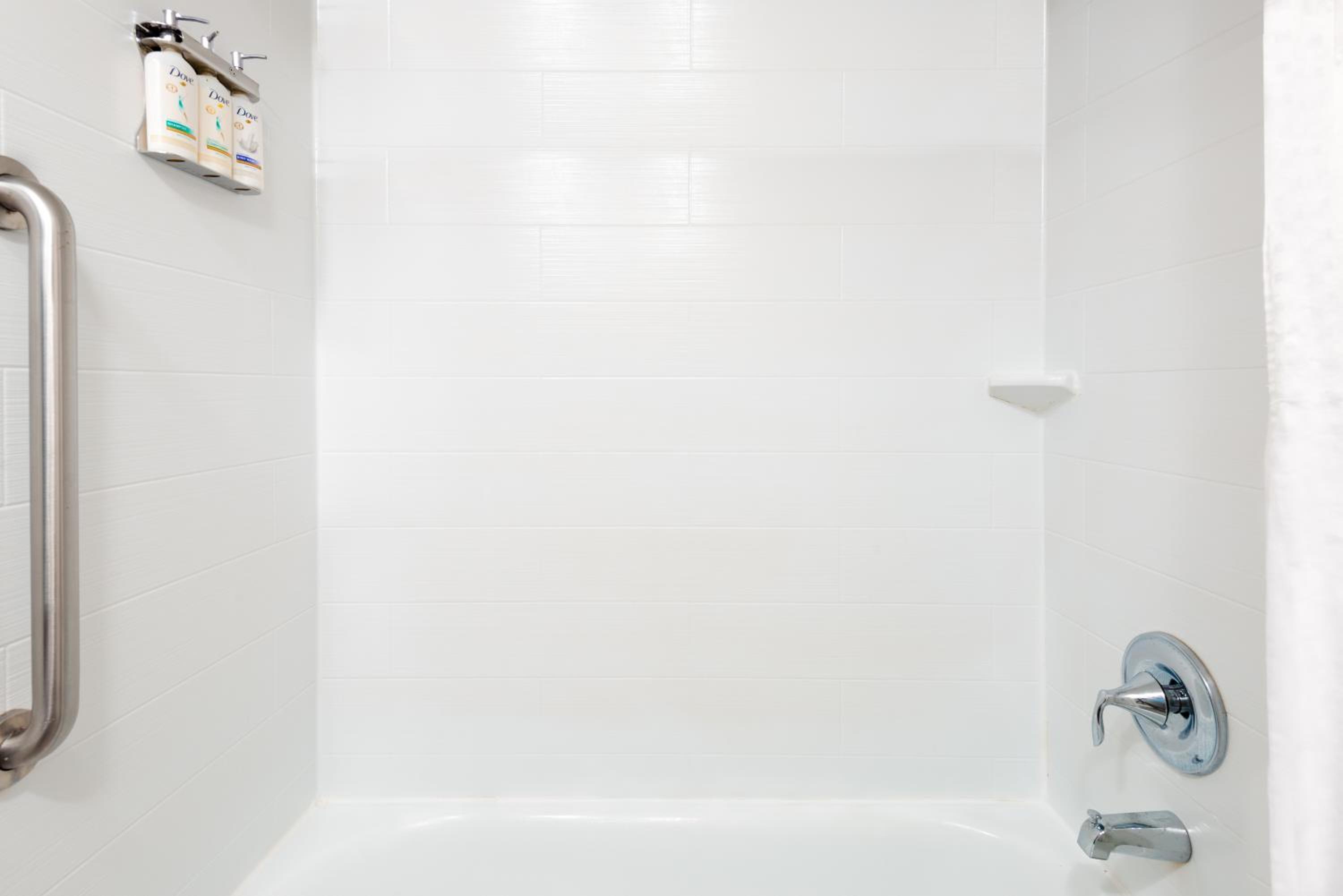 Suite with Mobility Accessible Tub - Non-Smoking photo 2