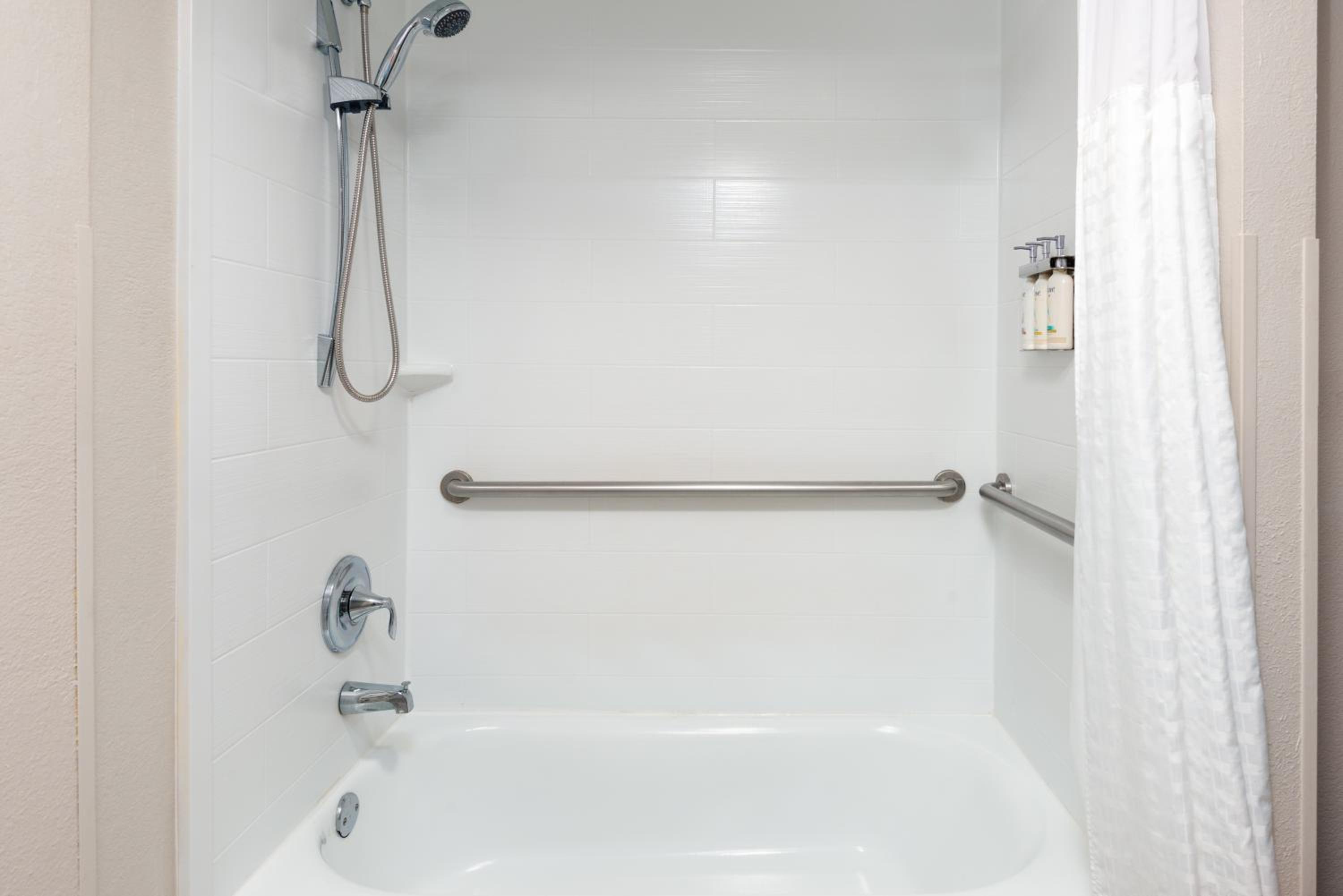 Standard King Room with Accessible Tub - Mobility Access, photo 6