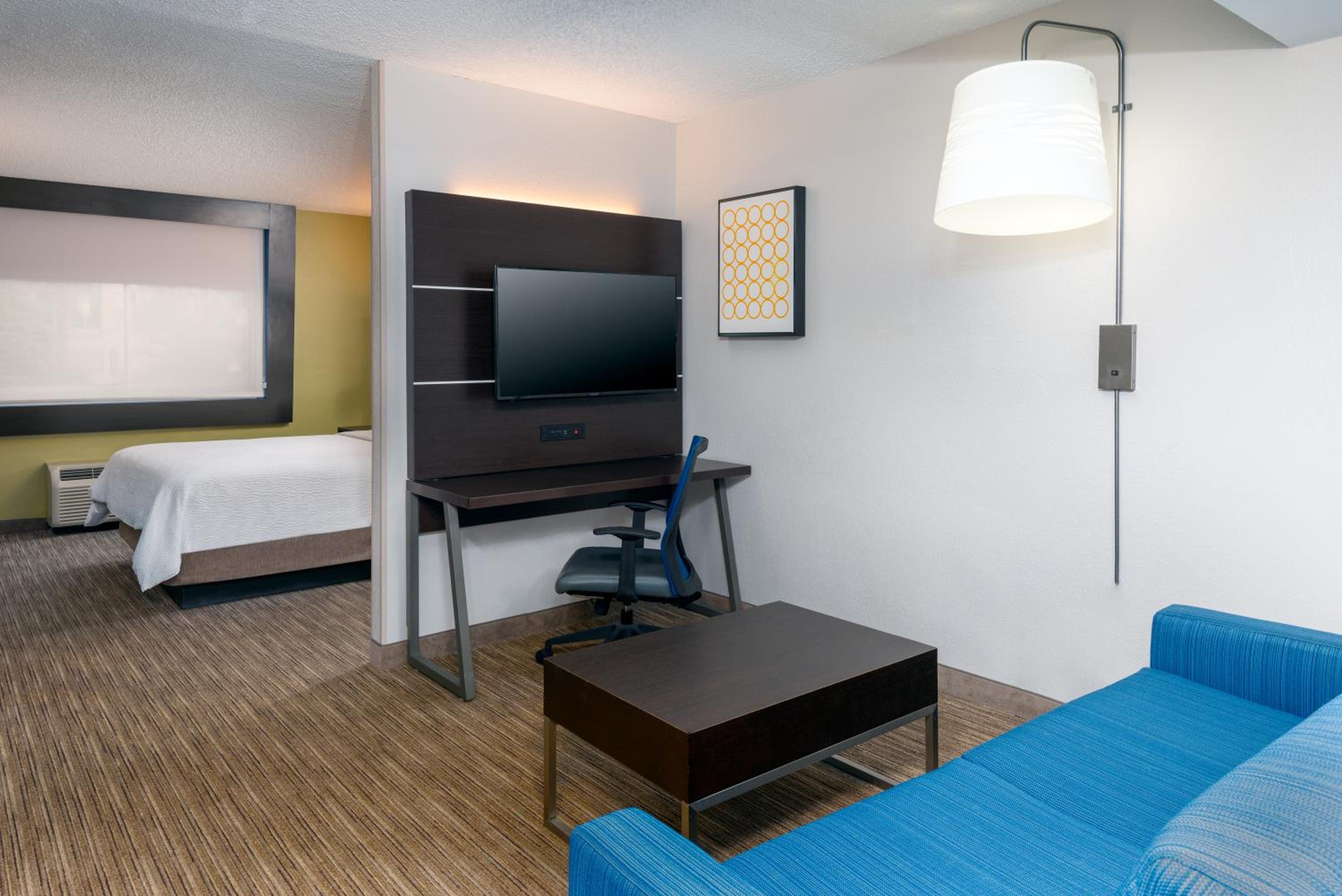 Standard King Room with Roll-in Shower - Mobility Accessible photo 2