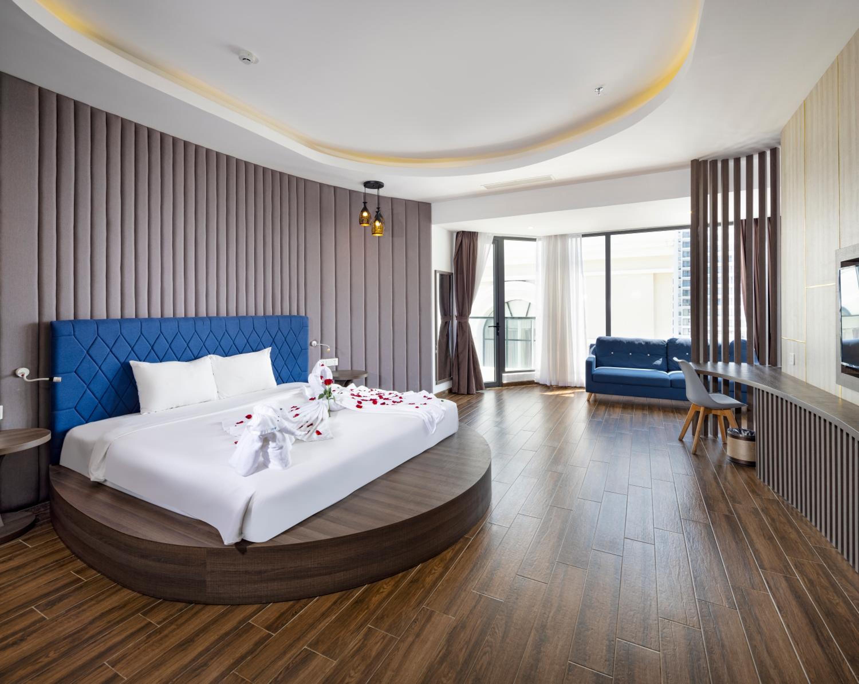 Apartment with City View
