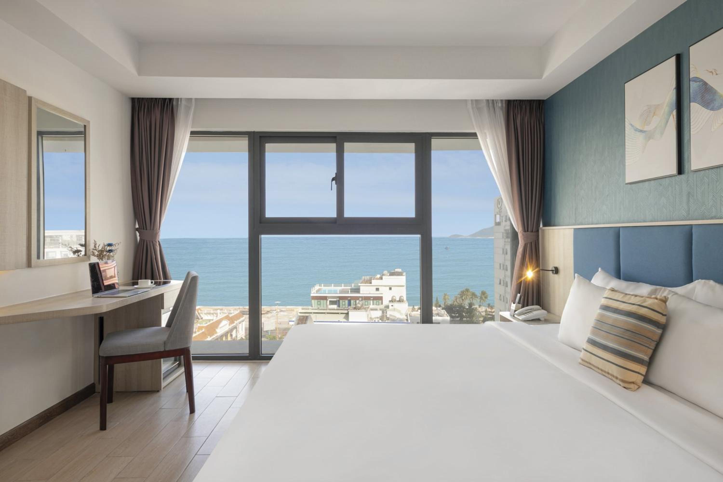 Superior Sea View