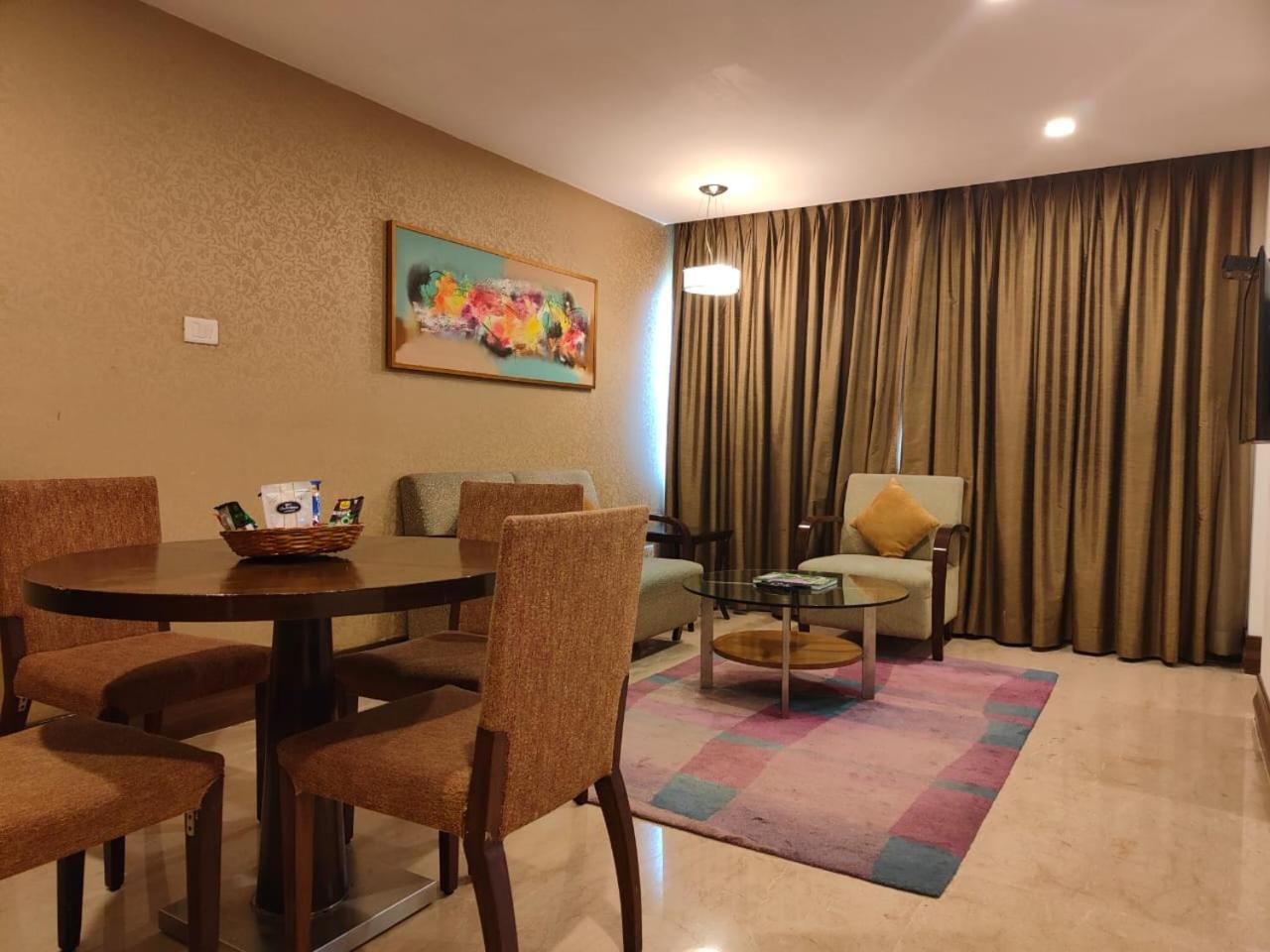 Suite - Photo 4