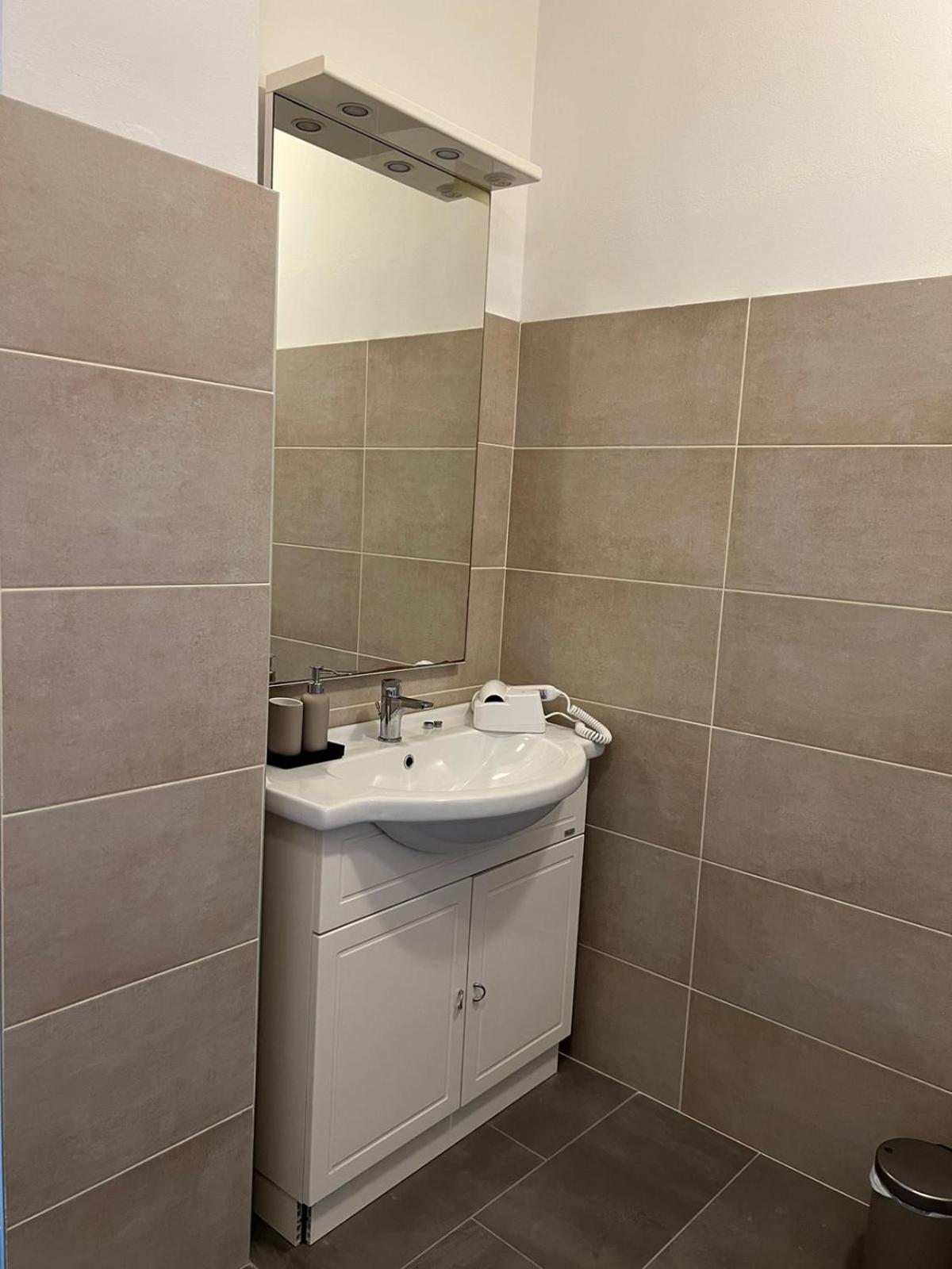 Triple Room with Private Bathroom photo 2