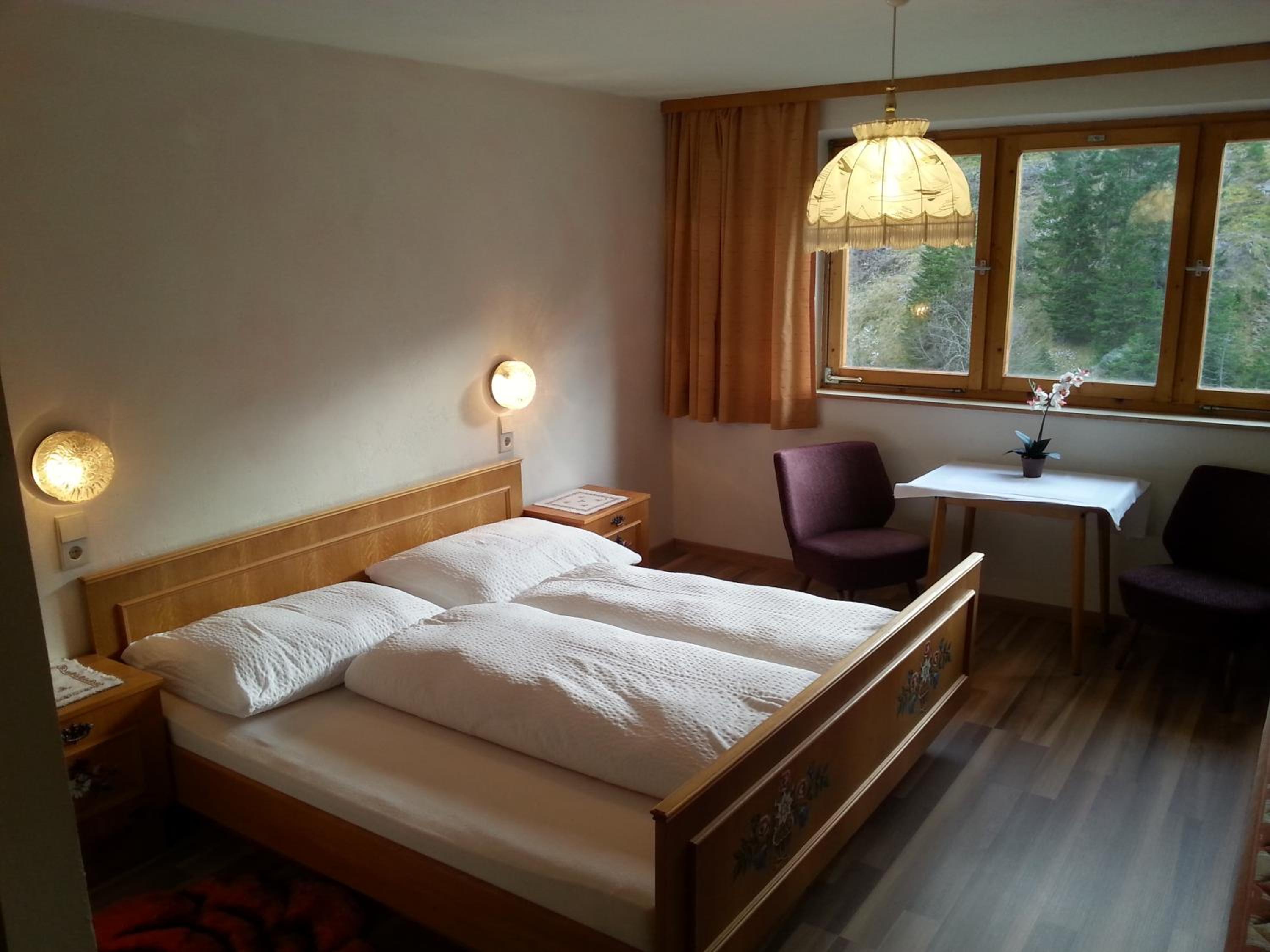 Double Room with Shared Bathroom photo 1