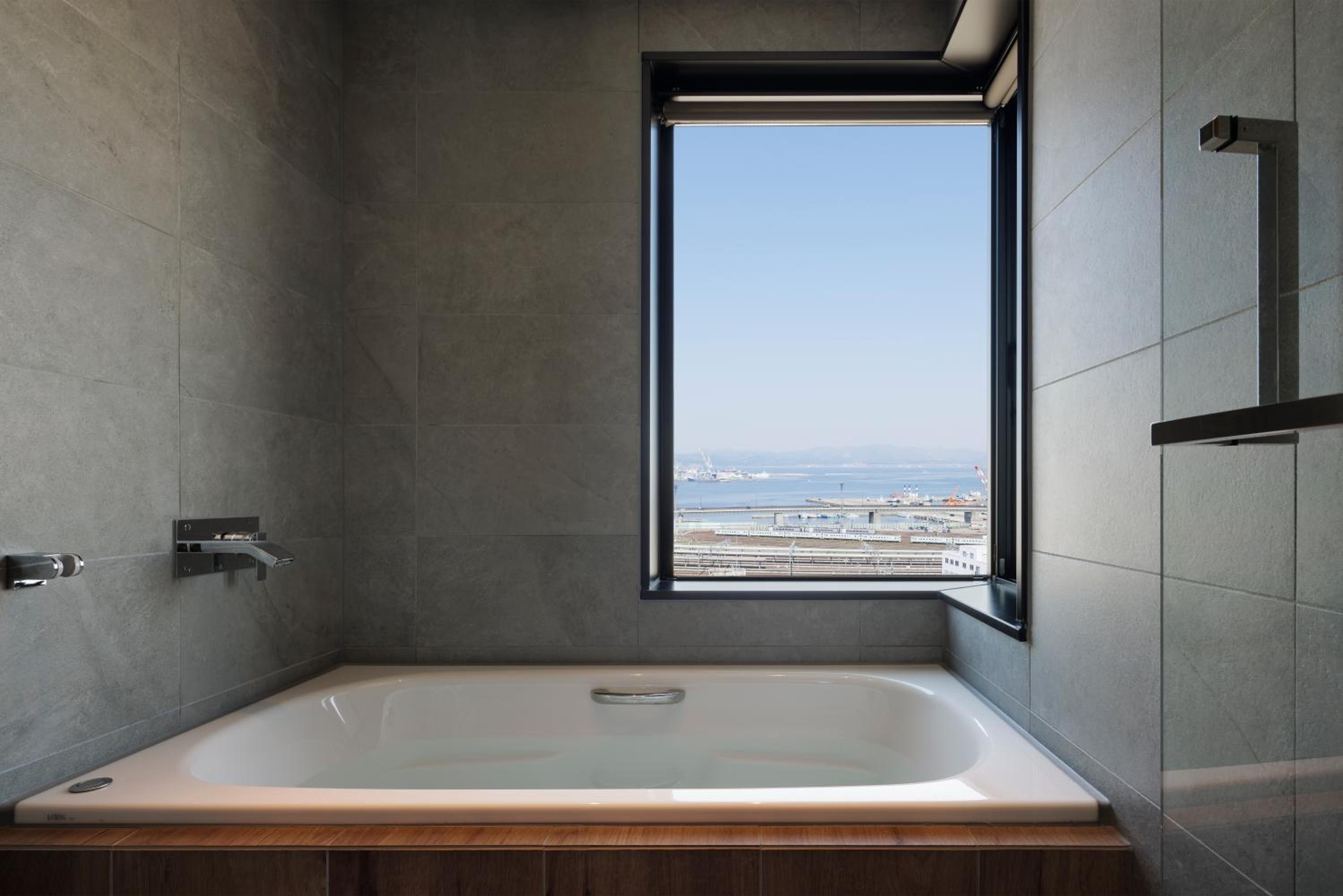 View Bath Twin Room - Photo 5
