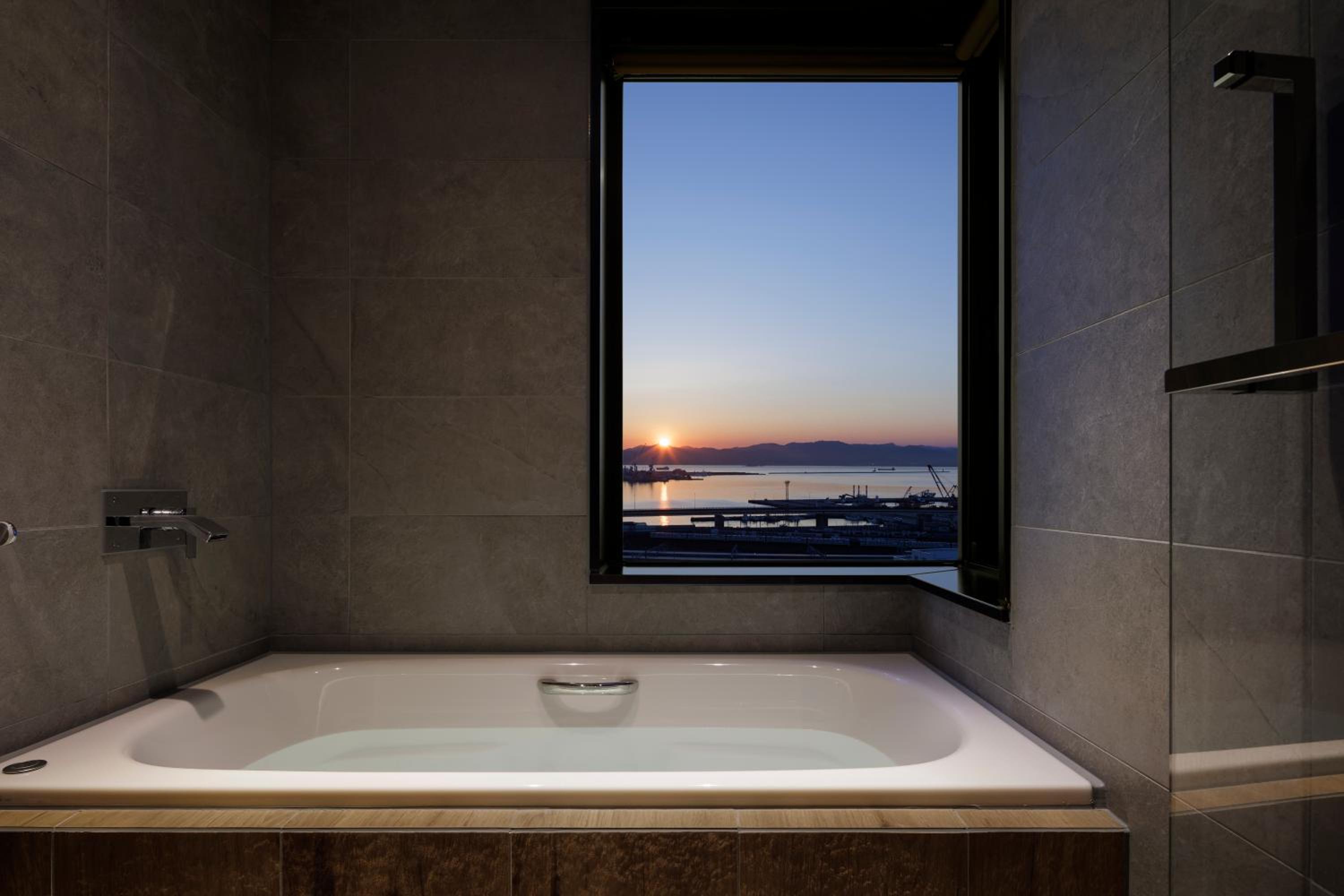 View Bath Twin Room - Photo 3