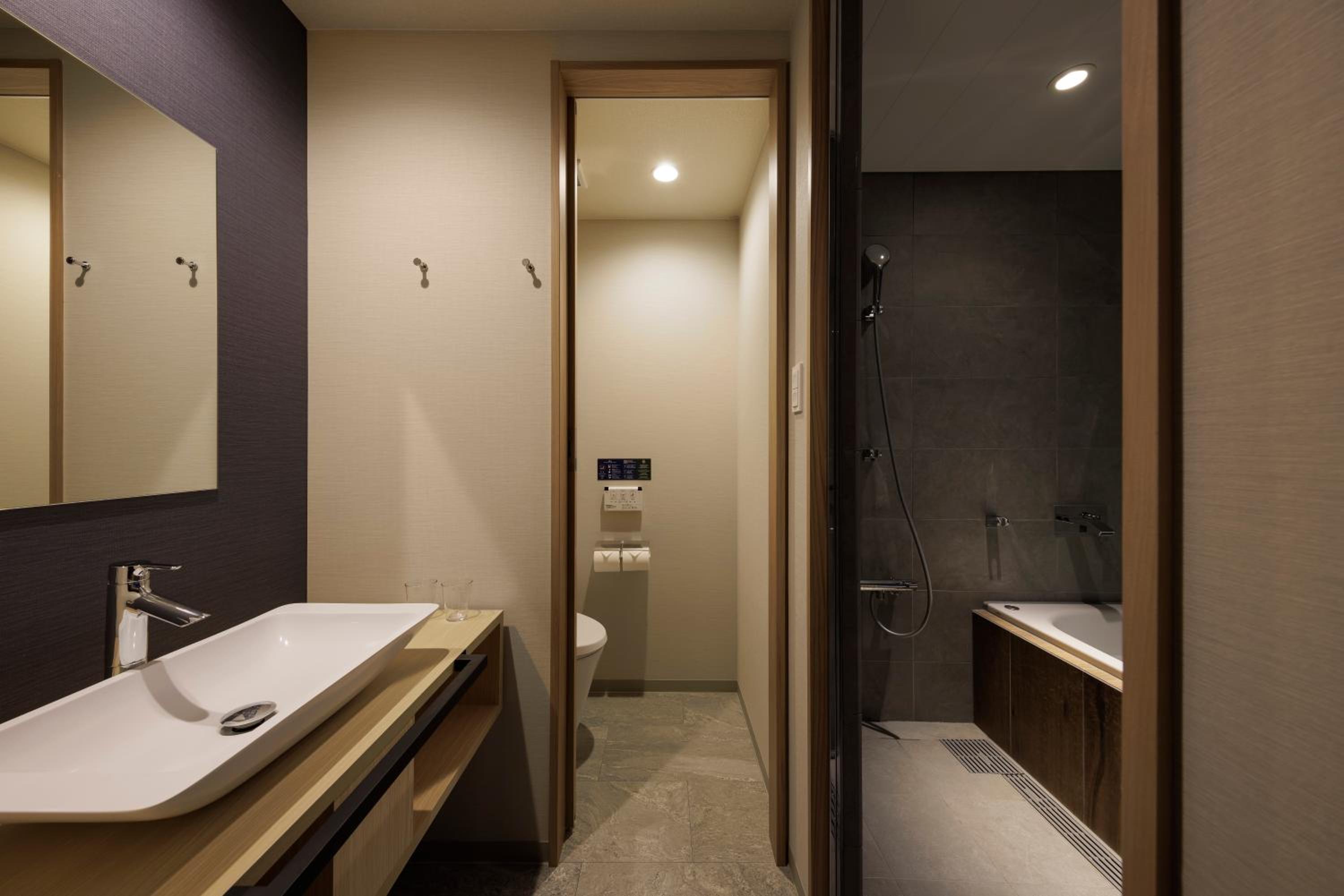 View Bath Twin Room - Photo 4