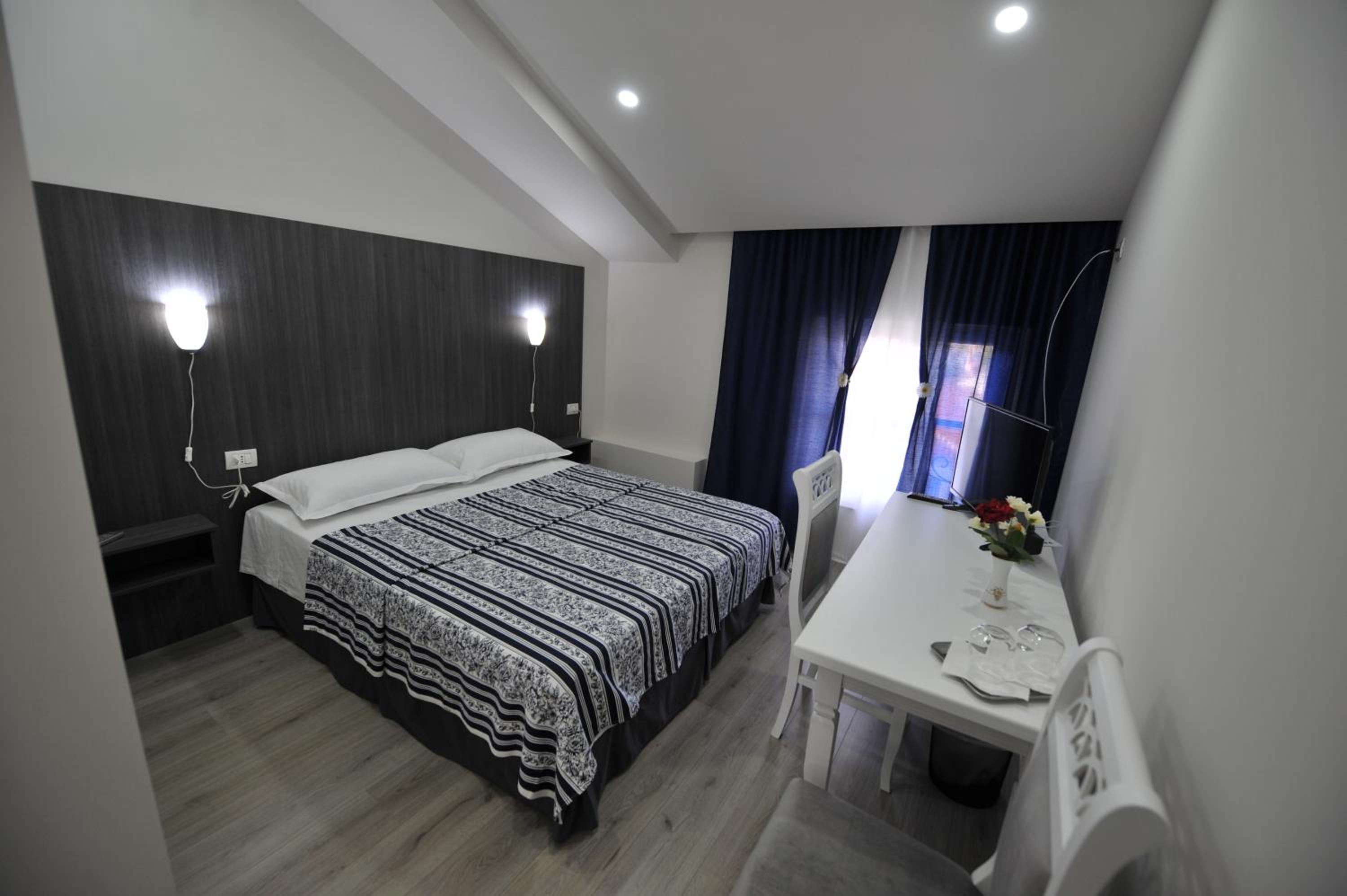 Standard Double Room photo 1