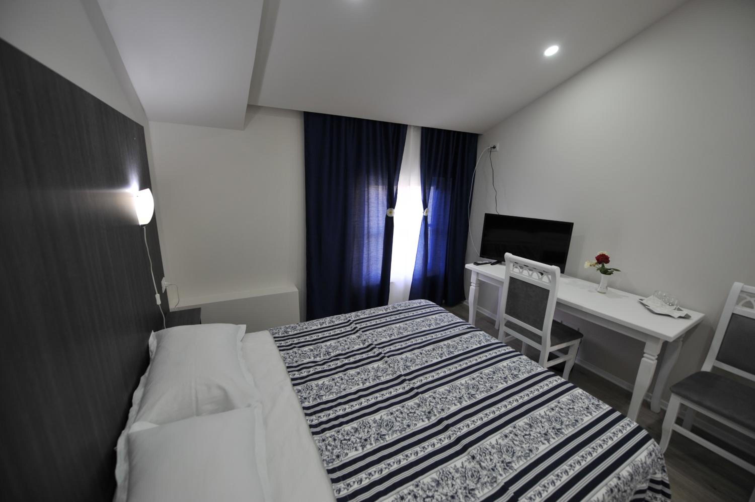 Standard Double Room photo 3
