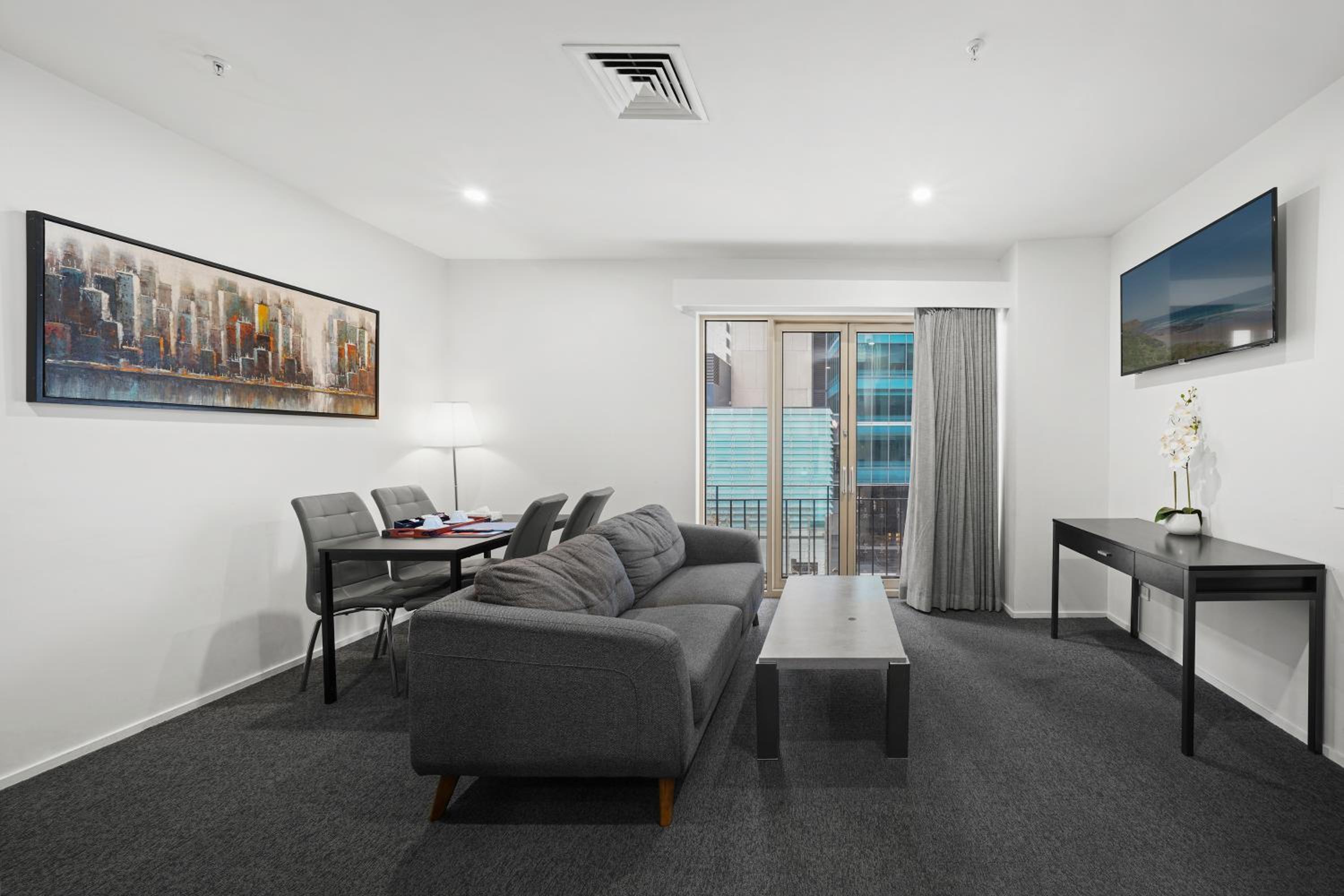 Two Bedroom Deluxe Apartment - Photo 2