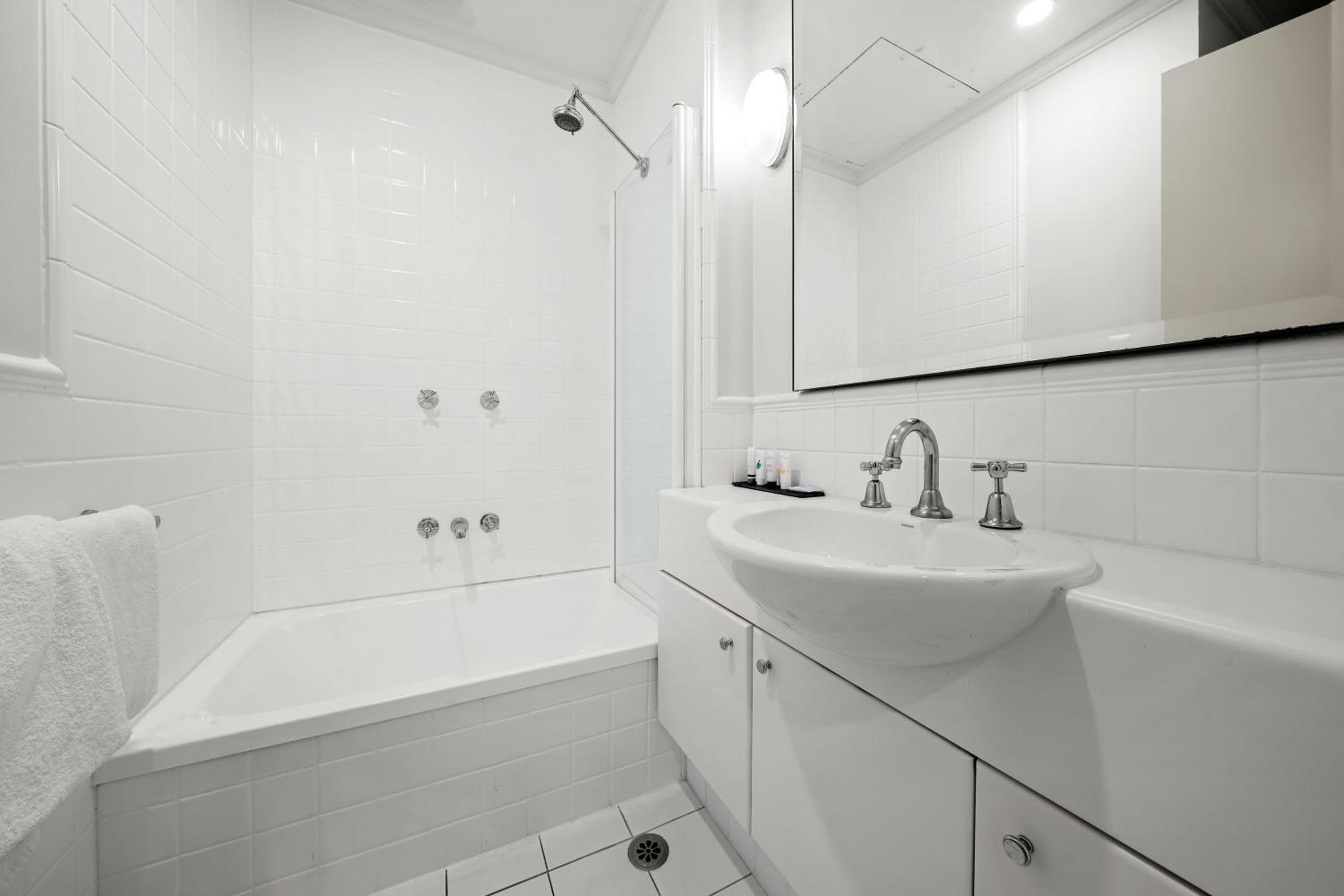 One Bedroom Standard Apartment - Photo 21