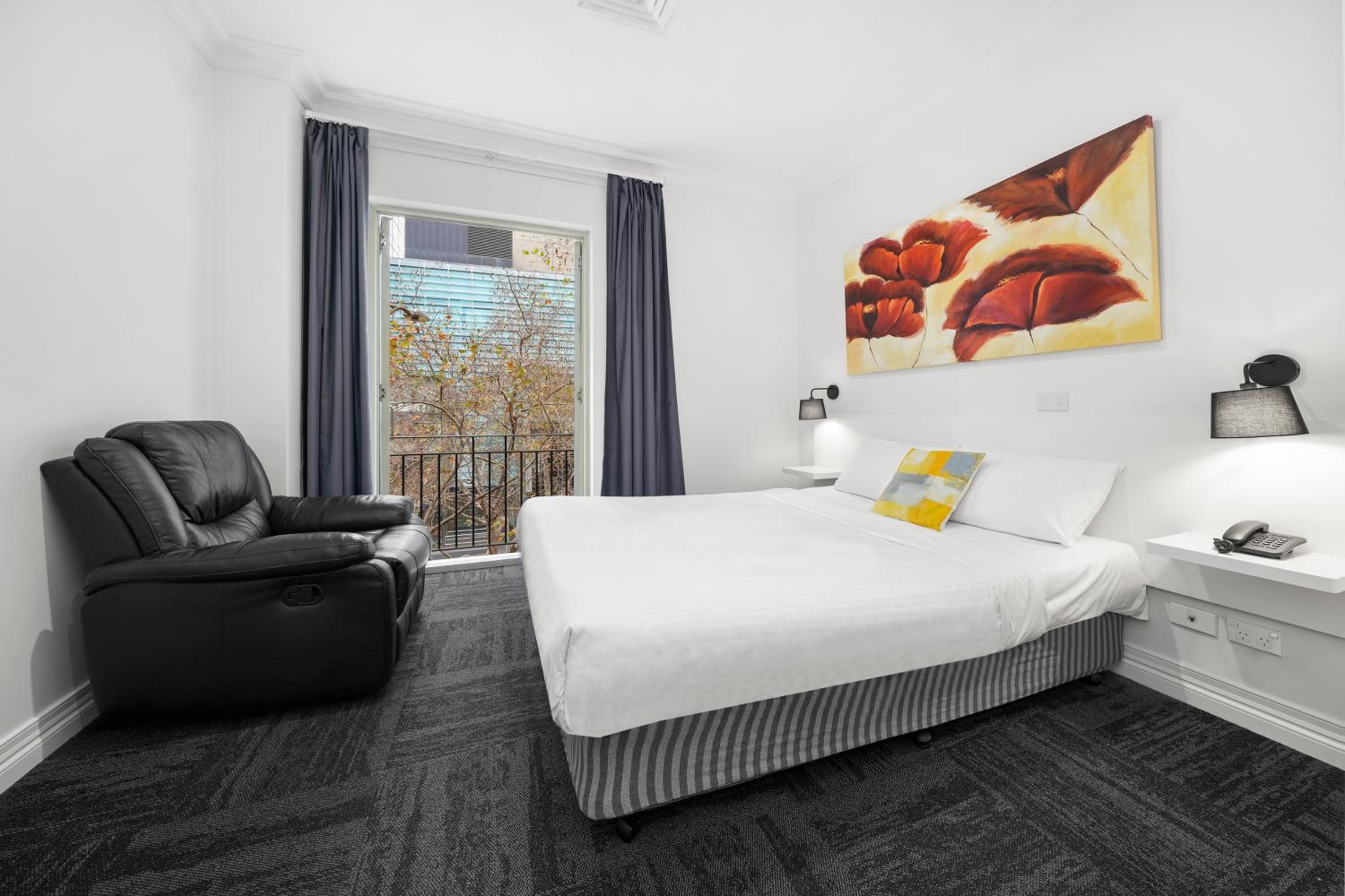 One Bedroom Standard Apartment - Photo 18