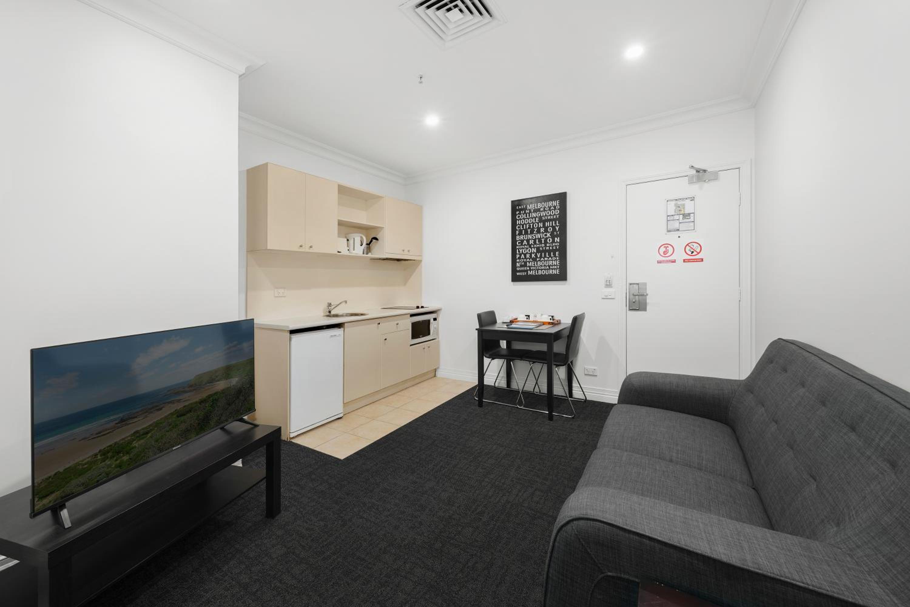 One Bedroom Standard Apartment - Photo 20